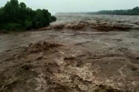 Video: છોટાઉદેપુર પંથકમાં ધોધમાર વરસાદ, હેરણ નદી ગાંડીતૂર બની