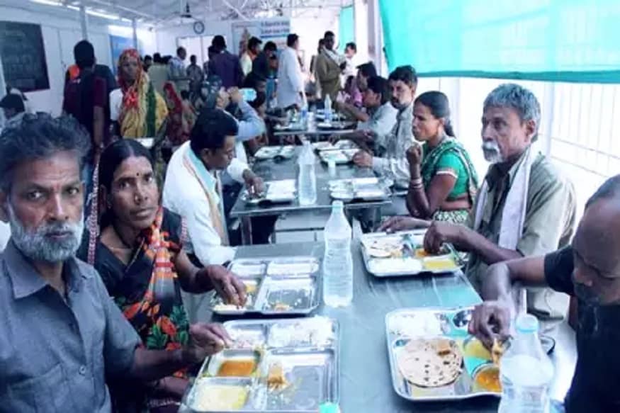 મધ્યપ્રદેશ સીએમ કમલનાથે ગૃહનગર છિંદવાડામાં નગર નિગમના અધિકારીઓએ સ્વચ્છ અભિયાન ભારતને પ્રોત્સાહન આપવા માટે શાનદાર રીત શોધી કાઢી છે. નિગમના અધિકારીઓએ કચરો લાઓ અને મફતમાં ભોજન મેળવો યોજનાની શરૂઆત કરી છે. સીએમના ગૃહનગરમાં સ્વચ્છતાને પ્રોત્સાહન આપવા માટે આ પહેલની સરાહના કરવામાં આવી રહી છે. મધ્યપ્રદેશ સીએમ કમલનાથે ગૃહનગર છિંદવાડામાં નગર નિગમના અધિકારીઓએ સ્વચ્છ અભિયાન ભારતને પ્રોત્સાહન આપવા માટે શાનદાર રીત શોધી કાઢી છે. નિગમના અધિકારીઓએ કચરો લાઓ અને મફતમાં ભોજન મેળવો યોજનાની શરૂઆત કરી છે. સીએમના ગૃહનગરમાં સ્વચ્છતાને પ્રોત્સાહન આપવા માટે આ પહેલની સરાહના કરવામાં આવી રહી છે.