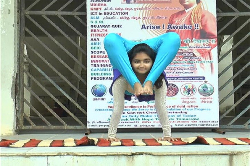 પ્રાથમિક શાળામાં, હાઈસ્કુલમાં અને હવે કોલેજમાં પણ યોગ કરી રહી છે. પુજા પટેલ અનેક પ્રકારના યોગના આસન કરી બતાવે છે. જે આસનો જ સુધી ભાગ્યે જ કોઇ કરી શકે. પોતાનું શરીર જાણે કે રબ્બરની જેમ વાળી શકે છે. આકરા આસનો પણ સહેલાઈથી કરીને લોકોને એક સમય માટે તો વિચારતા કરી દે છે. પ્રાથમિક શાળામાં, હાઈસ્કુલમાં અને હવે કોલેજમાં પણ યોગ કરી રહી છે. પુજા પટેલ અનેક પ્રકારના યોગના આસન કરી બતાવે છે. જે આસનો જ સુધી ભાગ્યે જ કોઇ કરી શકે. પોતાનું શરીર જાણે કે રબ્બરની જેમ વાળી શકે છે. આકરા આસનો પણ સહેલાઈથી કરીને લોકોને એક સમય માટે તો વિચારતા કરી દે છે.