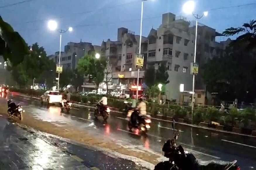 આ ઉપરાંત અમદાવાદના પૂર્વ વિસ્તાર મણિનગર, સીટીએમ, ઓઢવ, વટવા, ઇસકોન નરોડા, નારોલ જેવા વિસ્તારોમાં વરસાદ પડ્યો હતો. આ ઉપરાંત અમદાવાદના પૂર્વ વિસ્તાર મણિનગર, સીટીએમ, ઓઢવ, વટવા, ઇસકોન નરોડા, નારોલ જેવા વિસ્તારોમાં વરસાદ પડ્યો હતો.