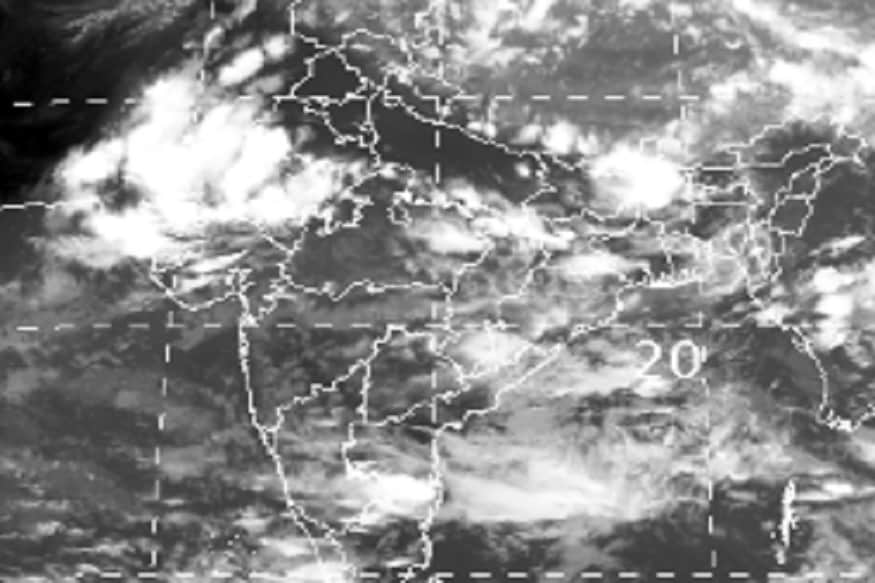 સૌરાષ્ટ્ર્ પર સાક્લોનિક સરક્યુલેશન સક્રિય છે. જેના કારણે ઉતર ગુજરાત અને સૌરાષ્ટ્ર કચ્છમાં આગામી 24 કલાક દરમિયાન ભારે વરસાદની આગાહી હવામાન વિભાગે કરી છે. 24 કલાક બાદ વરસાદની તીવ્રતા ઘટશે અને સિસ્ટમ નબળી પડી જશે. (વિભુ પટેલ, અમદાવાદ) સૌરાષ્ટ્ર્ પર સાક્લોનિક સરક્યુલેશન સક્રિય છે. જેના કારણે ઉતર ગુજરાત અને સૌરાષ્ટ્ર કચ્છમાં આગામી 24 કલાક દરમિયાન ભારે વરસાદની આગાહી હવામાન વિભાગે કરી છે. 24 કલાક બાદ વરસાદની તીવ્રતા ઘટશે અને સિસ્ટમ નબળી પડી જશે. (વિભુ પટેલ, અમદાવાદ)