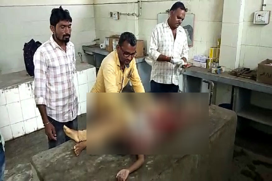પાણીમાં ડૂબવાથી બંને બાળકીઓના મોત નીપજ્યા હતા. જેના પગલે લોકોના ટોળા એકઠાં થયા હતા. બંને બાળકીઓને બહાર કાઢી હતી. પાણીમાં ડૂબવાથી બંને બાળકીઓના મોત નીપજ્યા હતા. જેના પગલે લોકોના ટોળા એકઠાં થયા હતા. બંને બાળકીઓને બહાર કાઢી હતી.