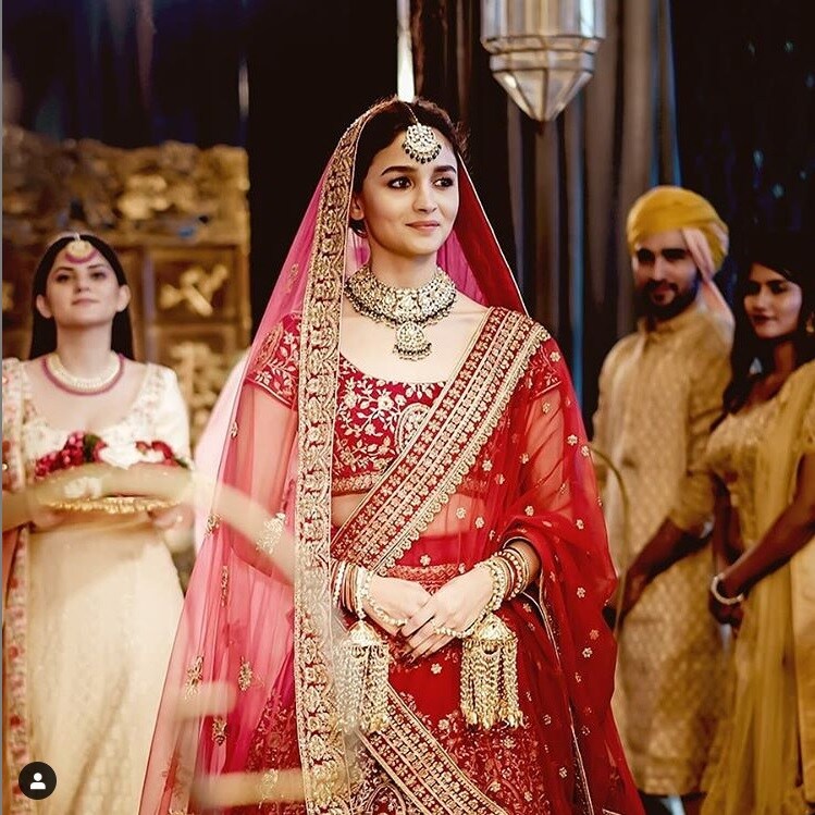 આલિયા ભટ્ટની આ તમામ તસવીરો મોહેનાં ઓફિશિયલ ઇન્સ્ટાગ્રામ પેજ પરથી લેવામાં આવી છે. (Photo: Instagram) આલિયા ભટ્ટની આ તમામ તસવીરો મોહેનાં ઓફિશિયલ ઇન્સ્ટાગ્રામ પેજ પરથી લેવામાં આવી છે. (Photo: Instagram)