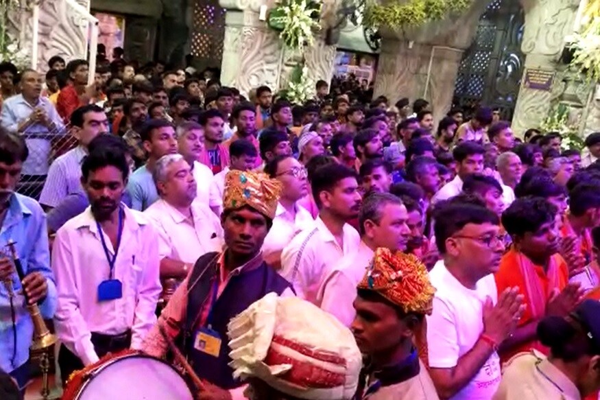 ભાદરવી પૂનમનાં પગપાળા આવતા તથા અન્ય યાત્રિકોને કોઇ પણ પ્રકારની અગવડનો સામનો કરવો પડે નહીં તે માટે શ્રી આરાસુરી અંબાજી માતા દેવસ્થાન ટ્રસ્ટ દ્વારા અનેક આયોજન કરવામાં આવ્યાં છે. આ વર્ષે પ્રથમવાર દિવ્યાંગ વ્યક્તિને તેમજ તેની સાથે રહેલા પરિવારને મંદિર સુધી લાવવા લઇ જવાની વ્યવસ્થા કરવામાં આવી છે. ગત વર્ષે માત્ર બાળકો અને દિવ્યાંગો માટે આ વ્યવસ્થા હતી. ભાદરવી પૂનમનાં પગપાળા આવતા તથા અન્ય યાત્રિકોને કોઇ પણ પ્રકારની અગવડનો સામનો કરવો પડે નહીં તે માટે શ્રી આરાસુરી અંબાજી માતા દેવસ્થાન ટ્રસ્ટ દ્વારા અનેક આયોજન કરવામાં આવ્યાં છે. આ વર્ષે પ્રથમવાર દિવ્યાંગ વ્યક્તિને તેમજ તેની સાથે રહેલા પરિવારને મંદિર સુધી લાવવા લઇ જવાની વ્યવસ્થા કરવામાં આવી છે. ગત વર્ષે માત્ર બાળકો અને દિવ્યાંગો માટે આ વ્યવસ્થા હતી.