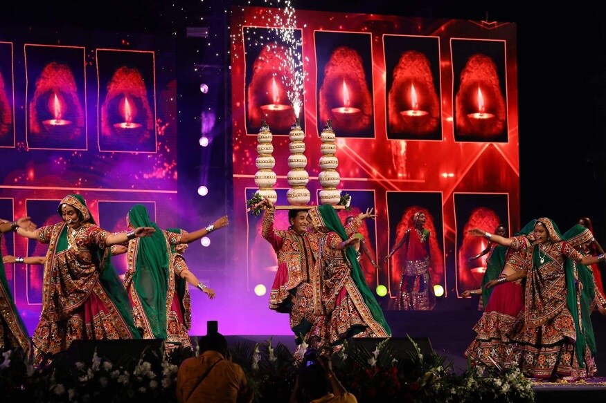 ગઇકાલે ઉદ્ધાટન સમયે આદ્યશક્તિનાં સાંસ્કૃતિકનાં વિવિધ કાર્યક્રમનું આયોજન કરવામાં આવ્યું હતું. જેમાં અઢીસોથી વધુ કલાકારોએ ભાગ લીધો હતો. આ સાથે ગુજરાતની ઐતિહાસિક સાંસ્કૃતિક અને ધાર્મિક વારસાને ઉજાગર કરવા વિવિધ વિષયો આધારિત પ્રવેશદ્વારનું પણ નિર્માણ કરવામાં આવ્યું છે. જેમાં વડનગરનું કીર્તિતોરણ, સ્ટેચ્યુ ઓફ યુનિટી, દાંડી મેમોરિયલ, સોમનાથ મંદિર, ધોળાવીરા, ગીર નેશનલ પાર્ક અને અમદાવાદના ત્રણ દરવાજાનો પણ સમાવેશ કરવામાં આવ્યો છે. ગઇકાલે ઉદ્ધાટન સમયે આદ્યશક્તિનાં સાંસ્કૃતિકનાં વિવિધ કાર્યક્રમનું આયોજન કરવામાં આવ્યું હતું. જેમાં અઢીસોથી વધુ કલાકારોએ ભાગ લીધો હતો. આ સાથે ગુજરાતની ઐતિહાસિક સાંસ્કૃતિક અને ધાર્મિક વારસાને ઉજાગર કરવા વિવિધ વિષયો આધારિત પ્રવેશદ્વારનું પણ નિર્માણ કરવામાં આવ્યું છે. જેમાં વડનગરનું કીર્તિતોરણ, સ્ટેચ્યુ ઓફ યુનિટી, દાંડી મેમોરિયલ, સોમનાથ મંદિર, ધોળાવીરા, ગીર નેશનલ પાર્ક અને અમદાવાદના ત્રણ દરવાજાનો પણ સમાવેશ કરવામાં આવ્યો છે.