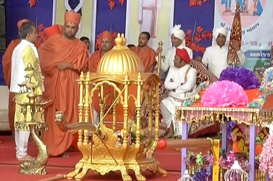 હાલ સમગ્ર મામલો સુપ્રીમ કોર્ટેમાં પેન્ડિંગ છે. ગઢડા બીએપીએસ સંસ્થા દ્વારા બંધ કરાયેલો રસ્તો ખુલ્લો ન કરે ત્યાં સુધી ઠાકોરજીની જળયાત્રા છેલ્લા 12 વર્ષથી નીકળતી ન હતી. આ દીવાલ મુદ્દે મારામારી પણ થઈ હતી. આ મામલે પોલીસે ફરિયાદ નોંધી હતી. દીવાલ મુદ્દે આચાર્ય પક્ષના ઘનશ્યામ સ્વામીએ 39 દિવસના ઉપરાવાસ કર્યા હતા અને 35 દિવસ સુધી ગઢડા શહેર બંધ રહ્યું હતું. હાલ સમગ્ર મામલો સુપ્રીમ કોર્ટેમાં પેન્ડિંગ છે. ગઢડા બીએપીએસ સંસ્થા દ્વારા બંધ કરાયેલો રસ્તો ખુલ્લો ન કરે ત્યાં સુધી ઠાકોરજીની જળયાત્રા છેલ્લા 12 વર્ષથી નીકળતી ન હતી. આ દીવાલ મુદ્દે મારામારી પણ થઈ હતી. આ મામલે પોલીસે ફરિયાદ નોંધી હતી. દીવાલ મુદ્દે આચાર્ય પક્ષના ઘનશ્યામ સ્વામીએ 39 દિવસના ઉપરાવાસ કર્યા હતા અને 35 દિવસ સુધી ગઢડા શહેર બંધ રહ્યું હતું.
