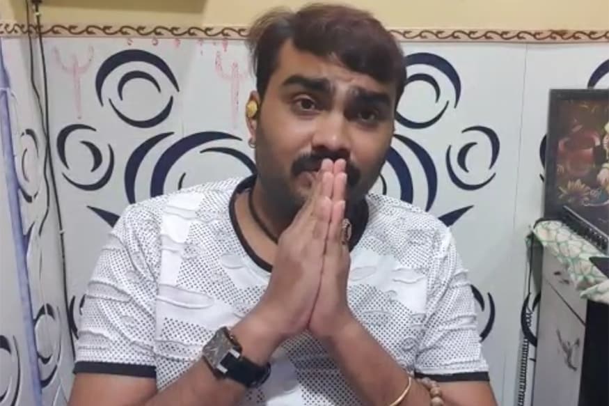 આ મામલે નિવેદન કરતા ગાયક કલાકાર જિગ્નેશ કવિરાજે જણાવ્યુ કે, "બે-ત્રણ દિવસથી પરમ પૂજનીય વિશ્વવંદનીય મોરારિબાપુએ જે વાત કરી હતી તેના પર જે લોકો ટીપ્પણી કરી રહ્યા છે તેમને કહેવાનું કે, હું જાતભાત, નરનારી, ઊંચનીચ કે રંગરૂપમાં નથી માનતો. કારણ કે સનાતન ધર્મ તેમાં નથી માનતો. હું કૃષ્ણ, શિવ, બ્રહ્મા અને મા શક્તિની પૂજા કરું છું કારણ કે સનાતન ધર્મ તેની પૂજા કરે છે. ના મારો કોઈ પંથ છે ના મારો કોઈ વડો છે. નીલકંઠ એક જ અમારો ભોળિયો નાથ છે. નદીઓ પોતાની રીતે વહે છે પરંતુ અંતે તો તેમણે સમુદ્રમાં જ ભળવું પડે છે." આ મામલે નિવેદન કરતા ગાયક કલાકાર જિગ્નેશ કવિરાજે જણાવ્યુ કે, "બે-ત્રણ દિવસથી પરમ પૂજનીય વિશ્વવંદનીય મોરારિબાપુએ જે વાત કરી હતી તેના પર જે લોકો ટીપ્પણી કરી રહ્યા છે તેમને કહેવાનું કે, હું જાતભાત, નરનારી, ઊંચનીચ કે રંગરૂપમાં નથી માનતો. કારણ કે સનાતન ધર્મ તેમાં નથી માનતો. હું કૃષ્ણ, શિવ, બ્રહ્મા અને મા શક્તિની પૂજા કરું છું કારણ કે સનાતન ધર્મ તેની પૂજા કરે છે. ના મારો કોઈ પંથ છે ના મારો કોઈ વડો છે. નીલકંઠ એક જ અમારો ભોળિયો નાથ છે. નદીઓ પોતાની રીતે વહે છે પરંતુ અંતે તો તેમણે સમુદ્રમાં જ ભળવું પડે છે."