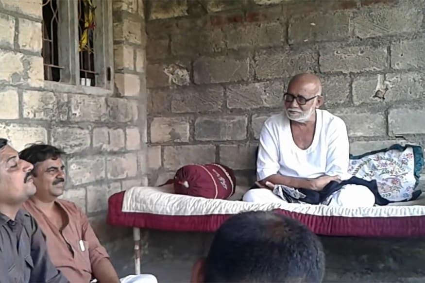 હાસ્ય કલાકાર માયાભાઈએ વીડિયો જાહેર કરીને નિવેદન આપ્યું કે, "જેણે ઝેર પીધું હોય તેનું જ કંઠ લીલું હોય. ભગવાને ઝેર પીધું નથી પરંતુ ગળામાં રાખ્યું છે. મોરારિબાપુ જે કથા કરી રહ્યા હતા તેનું નામ હતું માનસરુદ્રાભિષેક. આખી કથા અભિષેક પર જ હતી. આ કથાની અંદર મોરારિબાપુએ કહ્યું હતું કે અભિષેક કોના પર હોય. બાપુએ કથામાં નીલકંઠનો જ ઉલ્લેખ કર્યો છે. નીલકંઠવર્ણીનો ઉલ્લેખ કર્યો જ નથી. બાપુએ લાડુડી શબ્દનો ઉપયોગ કર્યો હોવાથી સ્વામિનારાયણ ભક્તોએ નીલકંઠવર્ણી સમજી લીધું છે. નીલકંઠવર્ણી શબ્દ બાપુ બોલ્યા જ નથી. બાપુને ખબર પડી ત્યારે તેમણે તરત માફી માંગી લીધી હતી. બાપુની માફી પછી સ્વામિનારાયણ સંતો બાપુ વિશે મનફાવે તેવા ઉચ્ચારણો કરી રહ્યા છે." હાસ્ય કલાકાર માયાભાઈએ વીડિયો જાહેર કરીને નિવેદન આપ્યું કે, "જેણે ઝેર પીધું હોય તેનું જ કંઠ લીલું હોય. ભગવાને ઝેર પીધું નથી પરંતુ ગળામાં રાખ્યું છે. મોરારિબાપુ જે કથા કરી રહ્યા હતા તેનું નામ હતું માનસરુદ્રાભિષેક. આખી કથા અભિષેક પર જ હતી. આ કથાની અંદર મોરારિબાપુએ કહ્યું હતું કે અભિષેક કોના પર હોય. બાપુએ કથામાં નીલકંઠનો જ ઉલ્લેખ કર્યો છે. નીલકંઠવર્ણીનો ઉલ્લેખ કર્યો જ નથી. બાપુએ લાડુડી શબ્દનો ઉપયોગ કર્યો હોવાથી સ્વામિનારાયણ ભક્તોએ નીલકંઠવર્ણી સમજી લીધું છે. નીલકંઠવર્ણી શબ્દ બાપુ બોલ્યા જ નથી. બાપુને ખબર પડી ત્યારે તેમણે તરત માફી માંગી લીધી હતી. બાપુની માફી પછી સ્વામિનારાયણ સંતો બાપુ વિશે મનફાવે તેવા ઉચ્ચારણો કરી રહ્યા છે."