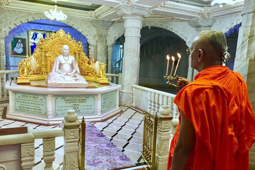 સ્વામીનારાયણ ગાદી સંસ્થાનના તમામ દેસ-વિદેશના મંદિરોમાં આજે શ્રી મુક્તજીવન સ્વામી બાપાની 40મી પુણ્યતિથિની ઉજવણી કરવામાં આવી. મોટાભાગના તમામ મંદિરોમાં ભજન, કિર્તન, ધ્યાન, કથા-વાર્તાનું આયોજન કરવામાં આવ્યું હતું. સ્વામીનારાયણ ગાદી સંસ્થાનના તમામ દેસ-વિદેશના મંદિરોમાં આજે શ્રી મુક્તજીવન સ્વામી બાપાની 40મી પુણ્યતિથિની ઉજવણી કરવામાં આવી. મોટાભાગના તમામ મંદિરોમાં ભજન, કિર્તન, ધ્યાન, કથા-વાર્તાનું આયોજન કરવામાં આવ્યું હતું.