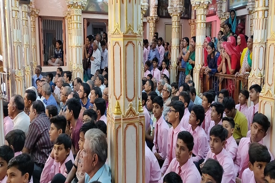 શ્રી સ્વામિનારાયણ મંદિર, મણિનગરમાં શ્રી સ્વામિનારાયણ ગાદીના આચાર્ય શ્રી પુરુષોત્તમપ્રિયદાસજી સ્વામીજી મહારાજની ઉપસ્થિતિમાં વિશાળ સંતો અને ભક્તોએ કીર્તન, ધ્યાન, ધૂન્ય, ગુરુદેવ મુક્તજીવન સ્વામીબાપાના આશીર્વાદ, પૂજન-અર્ચન કરી આરતી ઉતારી હતી. વળી, વિશ્વ શાંતિ કેન્દ્ર શ્રી મુક્તજીવન સ્વામીબાપા સ્મૃતિ મંદિર, ઘોડાસર મુકામે સ્વામીબાપાના સમાધિ સ્થાને સ્વામીબાપાનું પૂજન અર્ચન કરીને આરતી ઉતારી હતી. આ અવસરે અસંખ્ય સંતો અને મોટી સંખ્યામાં હરિભક્તો ઉપસ્થિત રહ્યા હતા. શ્રી સ્વામિનારાયણ મંદિર, મણિનગરમાં શ્રી સ્વામિનારાયણ ગાદીના આચાર્ય શ્રી પુરુષોત્તમપ્રિયદાસજી સ્વામીજી મહારાજની ઉપસ્થિતિમાં વિશાળ સંતો અને ભક્તોએ કીર્તન, ધ્યાન, ધૂન્ય, ગુરુદેવ મુક્તજીવન સ્વામીબાપાના આશીર્વાદ, પૂજન-અર્ચન કરી આરતી ઉતારી હતી. વળી, વિશ્વ શાંતિ કેન્દ્ર શ્રી મુક્તજીવન સ્વામીબાપા સ્મૃતિ મંદિર, ઘોડાસર મુકામે સ્વામીબાપાના સમાધિ સ્થાને સ્વામીબાપાનું પૂજન અર્ચન કરીને આરતી ઉતારી હતી. આ અવસરે અસંખ્ય સંતો અને મોટી સંખ્યામાં હરિભક્તો ઉપસ્થિત રહ્યા હતા.
