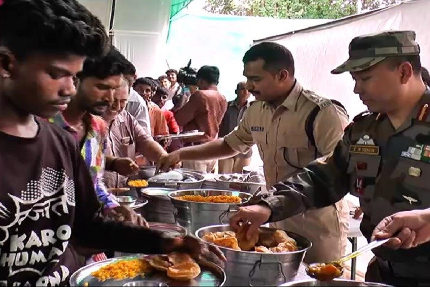 સાબરકાંઠા જિલ્લામાં ભાદરવી પૂનમના મેળે અને મા આધશક્તિ એવા એંબાના દર્શન કરવા માટે લાખોની સંખ્યા ભક્તો ચાલતા જતા હોય છે. જેમાં ખાસ કરીને દાહોદ, લુણાવાડા, પંચમહાલ, ગોધરા, ખેડા, નડીયાદ અમદાવાદ, સહિતના અનેક જિલ્લાઓમાંથી ભક્તો ચાલતા આવતા હોય છે. જેની સેવાઓ માટે અનેક દાતાઓ દ્વારા વિસામા ઠેર ઠેર કરવામાં આવતા હોય છે પોતાની મનોકામના પૂરી કરવા નીકળેલા ભક્તો માટે સાબરકાંઠા પોલીસે છેલ્લા વર્ષથી આ વિસામામાં સેવાઓ આપવાનું શરુ કર્યું છે જે દર વર્ષે આ વિસામામાં દોઢથી બે લાખ ભક્તો લાભ લેતા હોય છે. સાબરકાંઠા જિલ્લામાં ભાદરવી પૂનમના મેળે અને મા આધશક્તિ એવા એંબાના દર્શન કરવા માટે લાખોની સંખ્યા ભક્તો ચાલતા જતા હોય છે. જેમાં ખાસ કરીને દાહોદ, લુણાવાડા, પંચમહાલ, ગોધરા, ખેડા, નડીયાદ અમદાવાદ, સહિતના અનેક જિલ્લાઓમાંથી ભક્તો ચાલતા આવતા હોય છે. જેની સેવાઓ માટે અનેક દાતાઓ દ્વારા વિસામા ઠેર ઠેર કરવામાં આવતા હોય છે પોતાની મનોકામના પૂરી કરવા નીકળેલા ભક્તો માટે સાબરકાંઠા પોલીસે છેલ્લા વર્ષથી આ વિસામામાં સેવાઓ આપવાનું શરુ કર્યું છે જે દર વર્ષે આ વિસામામાં દોઢથી બે લાખ ભક્તો લાભ લેતા હોય છે.