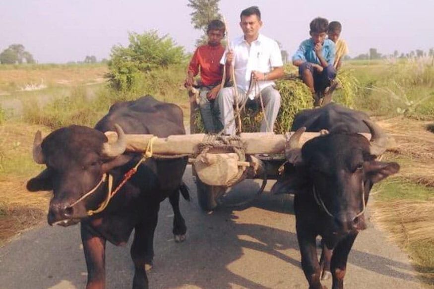 'પ્રદુષણ મુક્ત ભારતનો સંકલ્પ'ના બેનર સાથે પરેશ ધાનાણીએ લખ્યું છે કે, "ભારત સરકારે કાયમી કાર્બન ઓકતી "વિદેશી મોટર કાર"ને બદલે હવે "દેશી બળદ ગાડા"થી "પ્રદુષણ મુક્ત" પ્રવાસને પ્રોત્સાહન આપવા માટે જ, ભારતીય વાહન ચાલકોને આકરા દંડથી ડરાવવાનો સંનિષ્ઠ પ્રયાસ કર્યો છે?" 'પ્રદુષણ મુક્ત ભારતનો સંકલ્પ'ના બેનર સાથે પરેશ ધાનાણીએ લખ્યું છે કે, "ભારત સરકારે કાયમી કાર્બન ઓકતી "વિદેશી મોટર કાર"ને બદલે હવે "દેશી બળદ ગાડા"થી "પ્રદુષણ મુક્ત" પ્રવાસને પ્રોત્સાહન આપવા માટે જ, ભારતીય વાહન ચાલકોને આકરા દંડથી ડરાવવાનો સંનિષ્ઠ પ્રયાસ કર્યો છે?"