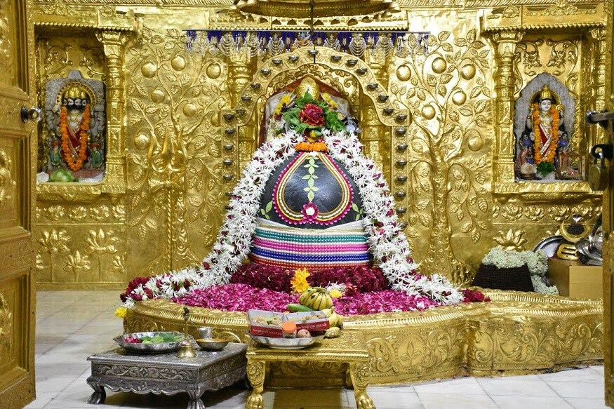 46 દેશોમાં 4.07 કરોડ ભક્તોએ શૃંગારના દર્શન કર્યા<br />ડિઝીટલ સેવાના માધ્યમથી ટ્રસ્ટના સોશ્યલમીડીયાના માધ્યમો દ્વારા શ્રાવણ માસ દરમ્યાન ૪૬ દેશોમાં ૪.૦૭ કરોડ ભક્તોએ ભગવાન સોમનાથના દર્શનકર્યા તેમજ શ્રાવણના વિશેષ શૃંગારના અભિનંદન પાઠવ્યા. 46 દેશોમાં 4.07 કરોડ ભક્તોએ શૃંગારના દર્શન કર્યા<br />ડિઝીટલ સેવાના માધ્યમથી ટ્રસ્ટના સોશ્યલમીડીયાના માધ્યમો દ્વારા શ્રાવણ માસ દરમ્યાન ૪૬ દેશોમાં ૪.૦૭ કરોડ ભક્તોએ ભગવાન સોમનાથના દર્શનકર્યા તેમજ શ્રાવણના વિશેષ શૃંગારના અભિનંદન પાઠવ્યા.