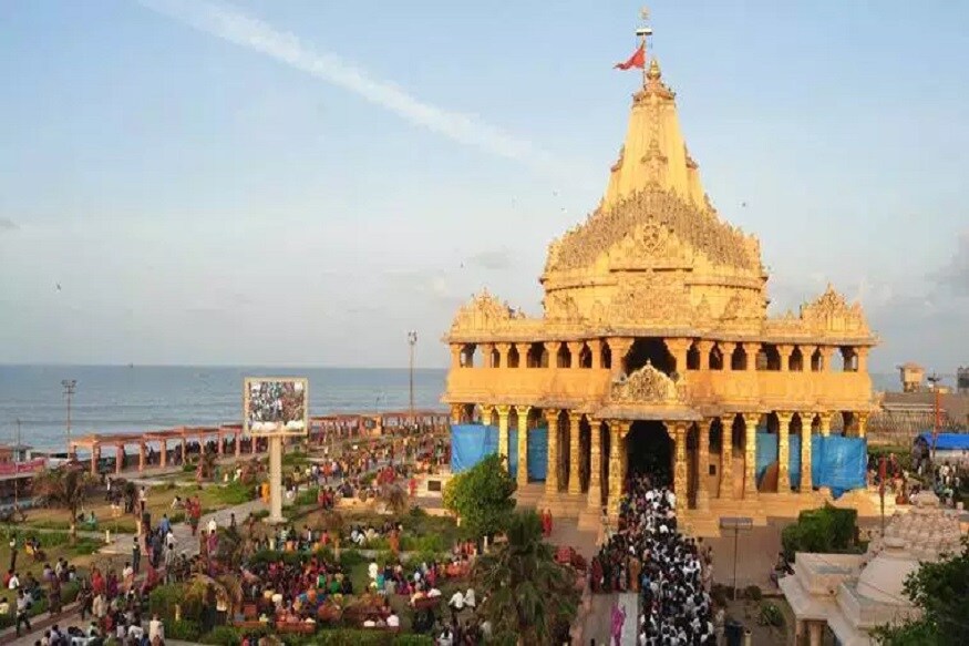 ટવીટર માધ્યમથી 22.62 લાખ કર્યા મહાદેવનાં દર્શન<br />ટ્વીટર ની વાત કરીએ તો વર્ષ-૨૦૧૮ માં ૪.૮૭ લાખ પ્રભાવીત(ઇમ્પ્રેસ) થયા હતા. જે વર્ષ-૨૦૧૯ માં ૨૨.૬૨ લાખ થયા છે. ઇન્સ્ટાગ્રામ માં વર્ષ-૨૦૧૮ માં ૩૦૦૦૦ ભક્તોએ શ્રાવણ દરમ્યાન દર્શન કરેલ જે વર્ષ-૨૦૧૯ માં ૩૬.૬૬ લાખ થયા છે. હાલમાં જ હેલ્લોએપ જે હાલમાં ખુબ પ્રચલીત થયેલ હોય તેમાં પણ શ્રાવણ દરમ્યાન ૧૧.૦૫ લાખ ભક્તોએ સોમનાથ મહાદેવના દર્શનનો લ્હાવો લીધો હતો. ટવીટર માધ્યમથી 22.62 લાખ કર્યા મહાદેવનાં દર્શન<br />ટ્વીટર ની વાત કરીએ તો વર્ષ-૨૦૧૮ માં ૪.૮૭ લાખ પ્રભાવીત(ઇમ્પ્રેસ) થયા હતા. જે વર્ષ-૨૦૧૯ માં ૨૨.૬૨ લાખ થયા છે. ઇન્સ્ટાગ્રામ માં વર્ષ-૨૦૧૮ માં ૩૦૦૦૦ ભક્તોએ શ્રાવણ દરમ્યાન દર્શન કરેલ જે વર્ષ-૨૦૧૯ માં ૩૬.૬૬ લાખ થયા છે. હાલમાં જ હેલ્લોએપ જે હાલમાં ખુબ પ્રચલીત થયેલ હોય તેમાં પણ શ્રાવણ દરમ્યાન ૧૧.૦૫ લાખ ભક્તોએ સોમનાથ મહાદેવના દર્શનનો લ્હાવો લીધો હતો.