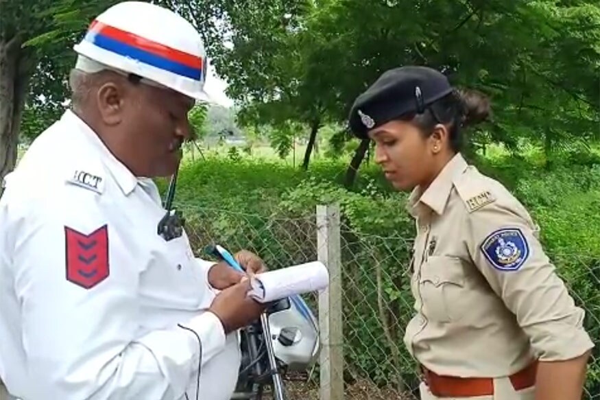 ફરિદખાન, વડોદરા /સંજય ટાંક, અમદાવાદ : આજથી એટલે કે 16મી સપ્ટેમ્બરથી રાજ્યમાં ટ્રાફિકના નવા નિયમો લાગૂ થઈ ગયા છે. નવા નિયમો પ્રમાણે ટ્રાફિકના નિયમો તોડવા બદલ દંડની રકમમાં મોટા વધારે કરવામાં આવ્યો છે. ટ્રાફિકના નયા નિયમોની અમલવારીને લઈને વડોદરા ટ્રાફિક પોલીસે સવારથી નિયમોનો ભંગ કરતા લોકોને દંડવાના શરૂ કર્યા હતા. જેમાં ટ્રાફિક પોલીસે નિયમોનું ભંગ કરતા પોલીસકર્મીઓને પણ દંડ ફટકાર્યો હતો. બીજી તરફ અમદાવાદમાં પણ ટ્રાફિક પોલીસે લોકોને નિયમોની જાણકારી આપવાની સાથે સાથે નવા નિયમ પ્રમાણે દંડ વસૂલવાની શરૂઆત કરી છે. ફરિદખાન, વડોદરા /સંજય ટાંક, અમદાવાદ : આજથી એટલે કે 16મી સપ્ટેમ્બરથી રાજ્યમાં ટ્રાફિકના નવા નિયમો લાગૂ થઈ ગયા છે. નવા નિયમો પ્રમાણે ટ્રાફિકના નિયમો તોડવા બદલ દંડની રકમમાં મોટા વધારે કરવામાં આવ્યો છે. ટ્રાફિકના નયા નિયમોની અમલવારીને લઈને વડોદરા ટ્રાફિક પોલીસે સવારથી નિયમોનો ભંગ કરતા લોકોને દંડવાના શરૂ કર્યા હતા. જેમાં ટ્રાફિક પોલીસે નિયમોનું ભંગ કરતા પોલીસકર્મીઓને પણ દંડ ફટકાર્યો હતો. બીજી તરફ અમદાવાદમાં પણ ટ્રાફિક પોલીસે લોકોને નિયમોની જાણકારી આપવાની સાથે સાથે નવા નિયમ પ્રમાણે દંડ વસૂલવાની શરૂઆત કરી છે.