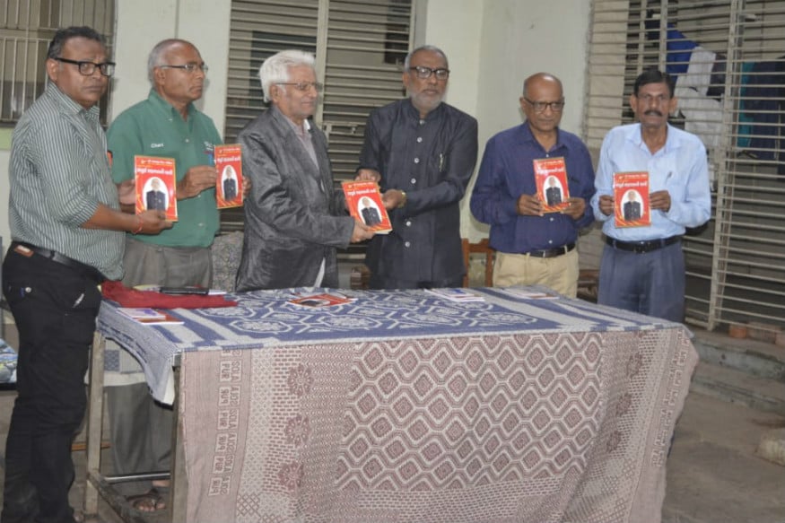 અમદાવાદમાં આવેલી નરસિંહ ભગત છાત્રાલય પાલડી ખાતે સફળતાની ચાવી પુસ્તક વિમોચન અને વાર્તાલાપ યોજાયો. (સંજય વાઘેલા, અમદાવાદ) અમદાવાદમાં આવેલી નરસિંહ ભગત છાત્રાલય પાલડી ખાતે સફળતાની ચાવી પુસ્તક વિમોચન અને વાર્તાલાપ યોજાયો. (સંજય વાઘેલા, અમદાવાદ)