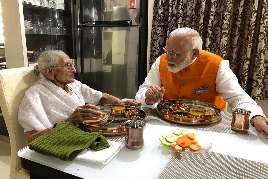 ન્યૂઝ18 ગુજરાતી : વડાપ્રધાન નરેન્દ્ર મોદી (PM Narendra modi ) કેવડિયા (Kevadia) ખાતે મા નર્મદાનાં (Narmada) નીરને વધાવીને રાયસણ ખાતે માતા હીરાબાને (Hiraba) મળવા પહોંચ્યા હતા. તેમનો આજે જન્મદિન છે તેથી ગાંધીનગરમાં તેમના નાના ભાઇને ઘરે માતાનાં આશીર્વાદ લઇને માતા સાથે જમણ લીધું હતું. ન્યૂઝ18 ગુજરાતી : વડાપ્રધાન નરેન્દ્ર મોદી (PM Narendra modi ) કેવડિયા (Kevadia) ખાતે મા નર્મદાનાં (Narmada) નીરને વધાવીને રાયસણ ખાતે માતા હીરાબાને (Hiraba) મળવા પહોંચ્યા હતા. તેમનો આજે જન્મદિન છે તેથી ગાંધીનગરમાં તેમના નાના ભાઇને ઘરે માતાનાં આશીર્વાદ લઇને માતા સાથે જમણ લીધું હતું.