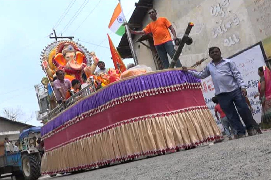 ત્યારે બાયડ ખાતે પણ બાયડ ગણેશ મડળ દ્વારા ત્રણ દિવસ માટે 6 ફૂટની ઊંચાઈ ધરાવતાં ગણેશજીની સ્થાપના કરાઈ હતી. ત્યારે બાયડ ખાતે પણ બાયડ ગણેશ મડળ દ્વારા ત્રણ દિવસ માટે 6 ફૂટની ઊંચાઈ ધરાવતાં ગણેશજીની સ્થાપના કરાઈ હતી.