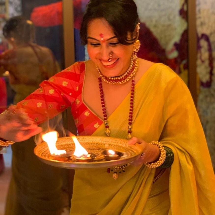 બોમ્બે ટાઇમ્સ સાથે વાત કરતાં કામ્યા કહે છે કે, 'આગામી વર્ષે તે એક પરણીત મહિલા હશે. આ કહીને કામ્યા હસી પડે છે.' પોતાની લવ સ્ટોરી અંગે કામ્યા કહે છે કે, હું શલભને ફેબ્રુઆરી મહિનામાં મળી હતી. અમારા એક કોમન મિત્રએ મને તેની સાથે વાત કરાવી હતી. મારી હેલ્થ પ્રોબ્લમ્સને લઇને મે તેની સાથે પહેલી વખત વાત કરી હતી. અમે દોઢ મહિના સુધી એક બીજા સાથે વાત કરી અને તેણે મને લગ્ન માટે પ્રપોઝ કરી. લગ્ન કરવા એક મોટો નિર્ણય હતો. બોમ્બે ટાઇમ્સ સાથે વાત કરતાં કામ્યા કહે છે કે, 'આગામી વર્ષે તે એક પરણીત મહિલા હશે. આ કહીને કામ્યા હસી પડે છે.' પોતાની લવ સ્ટોરી અંગે કામ્યા કહે છે કે, હું શલભને ફેબ્રુઆરી મહિનામાં મળી હતી. અમારા એક કોમન મિત્રએ મને તેની સાથે વાત કરાવી હતી. મારી હેલ્થ પ્રોબ્લમ્સને લઇને મે તેની સાથે પહેલી વખત વાત કરી હતી. અમે દોઢ મહિના સુધી એક બીજા સાથે વાત કરી અને તેણે મને લગ્ન માટે પ્રપોઝ કરી. લગ્ન કરવા એક મોટો નિર્ણય હતો.