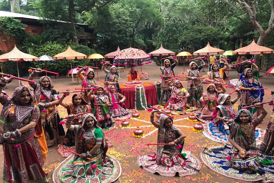 આ વર્ક માટે તેમણે કલાકો પસાર કર્યા છે. જેની નવરાત્રી સમયે તેમની પાઘડીનો નવો લૂક મળે. આ વિશે જય શુકલએ જણાવ્યું કે તેમણે નવરાત્રી માટે સૌથી વધારે તૈયારીઓ કરી છે. આ માટે તેમણે એવાં સ્ટેપ્સ તૈયાર કર્યા છે. પાર્ટી પ્લોટમાં ભીડ હોવાને કારણે તેમણે એવાં સ્ટેપ્સ તૈયાર કર્યા છે. જે ઓછી જગ્યામાં પણ સારી રીતે રમી શકાય. આ સાથે તેમણે ક્ચ્છી ટ્રેડિશનલ પહેરવેશ તૈયાર કર્યા છે. જેનું વજન 15 કિલોનું છે. જ્યારે પનઘટ ગ્રપના દર્શેશ પટેલે નવરાત્રી માટે જાતે પાઘડી તૈયાર કરી છે.. જેનું વજન દોઢ કિલોનું છે. આ પાઘડી તેમણે 24 કલાકમાં બનાવી છે.. જેમાં ટોપી પર સાફાની જેમ તેમણે પાઘડી બાંધી છે. આ વર્ક માટે તેમણે કલાકો પસાર કર્યા છે. જેની નવરાત્રી સમયે તેમની પાઘડીનો નવો લૂક મળે. આ વિશે જય શુકલએ જણાવ્યું કે તેમણે નવરાત્રી માટે સૌથી વધારે તૈયારીઓ કરી છે. આ માટે તેમણે એવાં સ્ટેપ્સ તૈયાર કર્યા છે. પાર્ટી પ્લોટમાં ભીડ હોવાને કારણે તેમણે એવાં સ્ટેપ્સ તૈયાર કર્યા છે. જે ઓછી જગ્યામાં પણ સારી રીતે રમી શકાય. આ સાથે તેમણે ક્ચ્છી ટ્રેડિશનલ પહેરવેશ તૈયાર કર્યા છે. જેનું વજન 15 કિલોનું છે. જ્યારે પનઘટ ગ્રપના દર્શેશ પટેલે નવરાત્રી માટે જાતે પાઘડી તૈયાર કરી છે.. જેનું વજન દોઢ કિલોનું છે. આ પાઘડી તેમણે 24 કલાકમાં બનાવી છે.. જેમાં ટોપી પર સાફાની જેમ તેમણે પાઘડી બાંધી છે.
