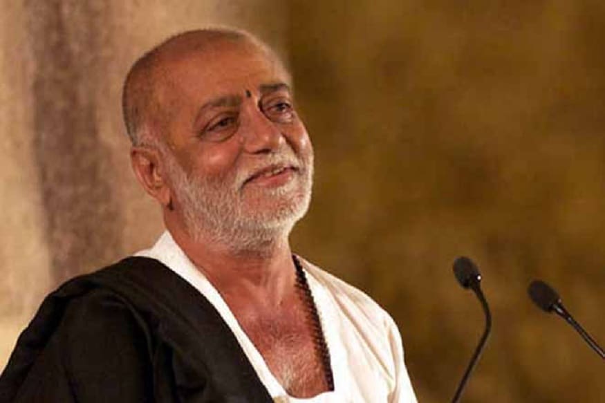 સાથે જ મોરારિ બાપૂએ રામકથાના વાચન કરતા તેમ પણ કહ્યું કે ચિત્રકૂટમાં અમારો જે આશ્રમ છે તેની તરફથી રામ જન્મભૂમિ માટે 5 લાખ રૂપિયા આપવામાં આવશે. બીજી તરફ ટ્રસ્ટે અપીલ કરી છે ચાંદીની જગ્યાએ ભક્તો રોકડ રકમ દાન કરે. સાથે જ મોરારિ બાપૂએ રામકથાના વાચન કરતા તેમ પણ કહ્યું કે ચિત્રકૂટમાં અમારો જે આશ્રમ છે તેની તરફથી રામ જન્મભૂમિ માટે 5 લાખ રૂપિયા આપવામાં આવશે. બીજી તરફ ટ્રસ્ટે અપીલ કરી છે ચાંદીની જગ્યાએ ભક્તો રોકડ રકમ દાન કરે.