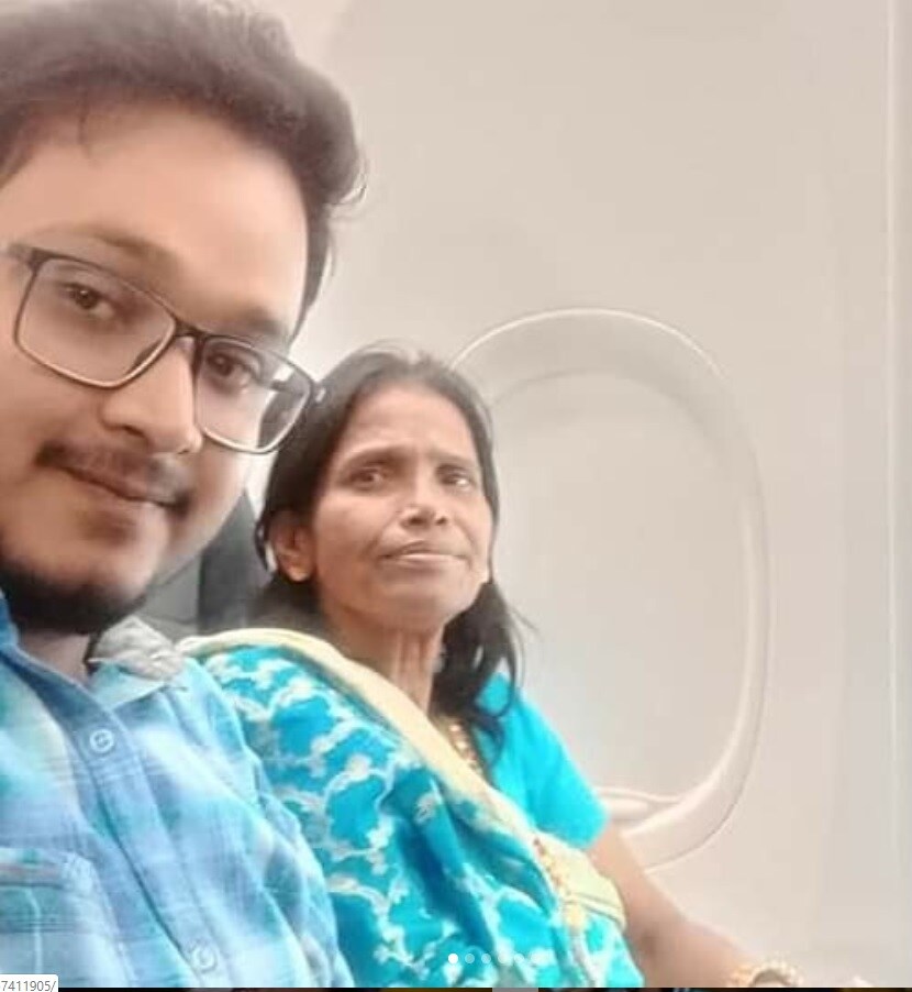 પશ્ચિમ બંગાળનાં રાણાઘાટ રેલવે સ્ટેશન પર જ્યારે રાનૂ ગીત ગાતી તી ત્યારે સોશિલ વર્કર અતીન્દ્ર ચક્રવર્તીએ તેનો વીડિયો બનાવીને સોશિયલ મીડિયા પર પોસ્ટ કર્યો હતો. રાનૂને આજે આ ઉચાઇ સુધી પહોંચાડવામાં અતીન્દ્રનો ખુબ મોટો હાથ છે. હવે અતીન્દ્ર રાનૂનો મેનેજર છે. અને તેનું તમામ કામ સંભાલે છે. પશ્ચિમ બંગાળનાં રાણાઘાટ રેલવે સ્ટેશન પર જ્યારે રાનૂ ગીત ગાતી તી ત્યારે સોશિલ વર્કર અતીન્દ્ર ચક્રવર્તીએ તેનો વીડિયો બનાવીને સોશિયલ મીડિયા પર પોસ્ટ કર્યો હતો. રાનૂને આજે આ ઉચાઇ સુધી પહોંચાડવામાં અતીન્દ્રનો ખુબ મોટો હાથ છે. હવે અતીન્દ્ર રાનૂનો મેનેજર છે. અને તેનું તમામ કામ સંભાલે છે.