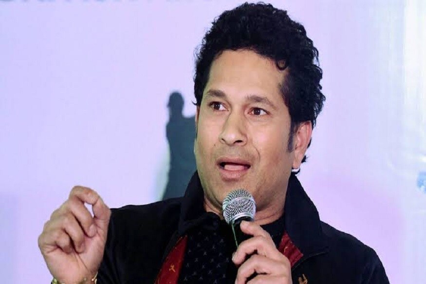 સચિન તેંડુલકર(Sachin Tendulkar)ની ગણના દુનિયાના મહાન ક્રિકેટરોમાં થાય છે. ટેસ્ટ અને વન-ડેમાં તેના કરતા વધારે રન કોઈએ બનાવ્યા નથી. જોકે સચિને શરુઆતની કારકિર્દીમાં ઘણો સંઘર્ષ કરવો પડ્યો હતો. આ વખતે સચિને ખુલાસો કરતા કહ્યું કે ઓપનર બૅટ્સમેનના રુપમાં તક આપવા માટે ઘણી વિનંતી કરવી પડી હતી. કારકિર્દીની શરુઆતમાં સચિનને મિડલ ઓર્ડરમાં રમાડવામાં આવતો હતો પણ ત્યાં તે વધારે સફળ થયો ન હતો. આ પછી સપ્ટેમ્બર 1994માં ભારતીય ક્રિકેટ ટીમ (Indian Cricket team) માટે ઓપનિંગ કરવાની શરુઆત કરી હતી અને સદી ફટકારી હતી. સચિન તેંડુલકર(Sachin Tendulkar)ની ગણના દુનિયાના મહાન ક્રિકેટરોમાં થાય છે. ટેસ્ટ અને વન-ડેમાં તેના કરતા વધારે રન કોઈએ બનાવ્યા નથી. જોકે સચિને શરુઆતની કારકિર્દીમાં ઘણો સંઘર્ષ કરવો પડ્યો હતો. આ વખતે સચિને ખુલાસો કરતા કહ્યું કે ઓપનર બૅટ્સમેનના રુપમાં તક આપવા માટે ઘણી વિનંતી કરવી પડી હતી. કારકિર્દીની શરુઆતમાં સચિનને મિડલ ઓર્ડરમાં રમાડવામાં આવતો હતો પણ ત્યાં તે વધારે સફળ થયો ન હતો. આ પછી સપ્ટેમ્બર 1994માં ભારતીય ક્રિકેટ ટીમ (Indian Cricket team) માટે ઓપનિંગ કરવાની શરુઆત કરી હતી અને સદી ફટકારી હતી.