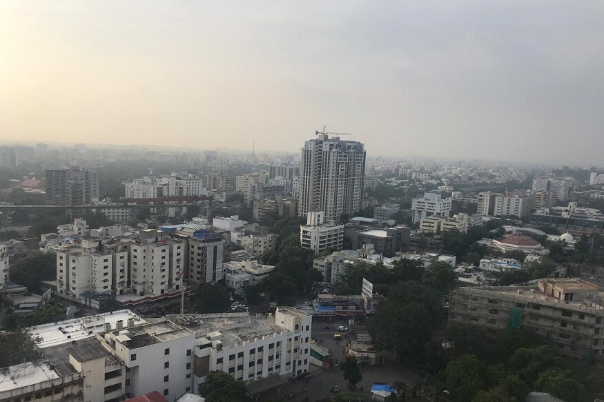 એસવીપી હોસ્પિટલની સેવામાં ઉત્તરોતર વધારો જોવા મળ્યો છે. હોસ્પિટલ શરૂ થઇ ત્યારથી અત્યાર સુધી સરેરાશ એક દિવસમાં જ એક હજાર ઓપીડી સેવા મળી રહી છે. તો 450 ઇન્ડોર દર્દી તરીકે સારવાર અપાઇ રહી છે. એસવીપી હોસ્પિટલની સેવામાં ઉત્તરોતર વધારો જોવા મળ્યો છે. હોસ્પિટલ શરૂ થઇ ત્યારથી અત્યાર સુધી સરેરાશ એક દિવસમાં જ એક હજાર ઓપીડી સેવા મળી રહી છે. તો 450 ઇન્ડોર દર્દી તરીકે સારવાર અપાઇ રહી છે.