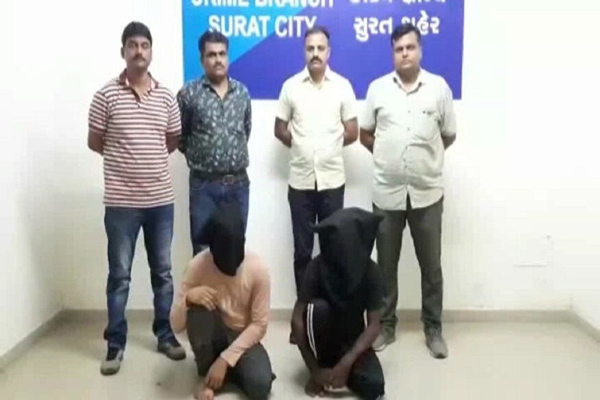 આ ટોળકીના બે રીઢાચોરોને ક્રાઇમબ્રાંચે પકડી પાડયા બાદ તેમની પાસેથી ચોરીની બાઇક, લેપટોપ, મોબાઇલ, ડોક્યુમેન્ટો કબજે કર્યો છે. વધુમાં હિતેશ ઉર્ફે કાલુએ કતારગામમાંથી બાઇકની ચોરી કરી સબાતપુરાની હદમાંથી લેપટોપ અને મોબાઇલની સ્નેચીંગ કર્યાની કબુલાત કરતા 3 ગુનાઓ ઉકેલાયા છે. આ ટોળકીના બે રીઢાચોરોને ક્રાઇમબ્રાંચે પકડી પાડયા બાદ તેમની પાસેથી ચોરીની બાઇક, લેપટોપ, મોબાઇલ, ડોક્યુમેન્ટો કબજે કર્યો છે. વધુમાં હિતેશ ઉર્ફે કાલુએ કતારગામમાંથી બાઇકની ચોરી કરી સબાતપુરાની હદમાંથી લેપટોપ અને મોબાઇલની સ્નેચીંગ કર્યાની કબુલાત કરતા 3 ગુનાઓ ઉકેલાયા છે.