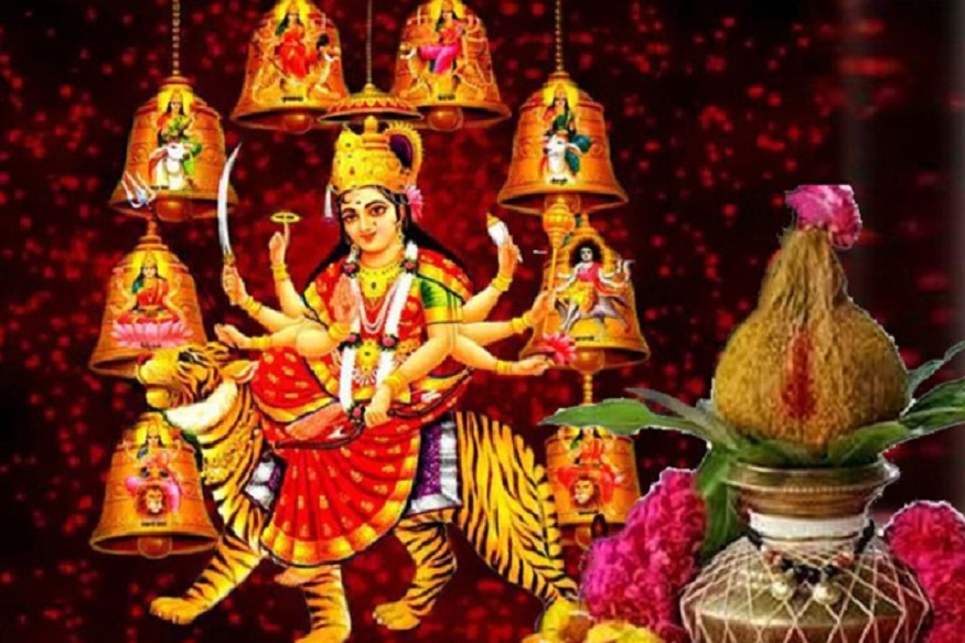  શરદ નવરાત્રીનો 30 નવેમ્બરથી શુભારંભઆજથી શરૂ થઈ ચુક્યો છે. આ દરમ્યાન માં દુર્ગાના વિભિન્ન 9 રૂપોની આરાધના કરવા ભક્તો લાગી ગયા છે. નવરાત્રીમાં જો સાધક માં દુર્ગાની વિધિવત આરાધના કરે તો તેના પર માંની કૃપા હંમેશા વરસતી રહેશે. પરંતુ તમને આ વાતનો અંદાજો નથી હોતો કે મા  અંબા નવરાત્રી દરમિયાન  ભક્તોને આશિર્વાદ આપે છે.