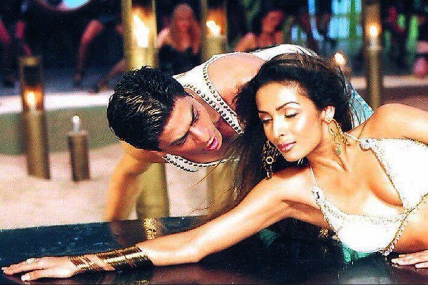 કાલ ધમાલ (Kaal Dhamaal): મલાઇકા અરોરા અને શાહરૂખ ખાને નિશ્વિત રૂપથી આ ગીતમાં છૈયા છૈયા ગીતનો જાદુ ફરીધી બનાવ્યો છે. આ ગીતથી બંને ફરીથી લોકપ્રિય બની ગયા હતા. આ ગીત દરેક લોકોના પ્લે લિસ્ટમાં હતું. હજી પણ આ ગીત ડિસ્કોમાં વાગે છે. કાલ ધમાલ (Kaal Dhamaal): મલાઇકા અરોરા અને શાહરૂખ ખાને નિશ્વિત રૂપથી આ ગીતમાં છૈયા છૈયા ગીતનો જાદુ ફરીધી બનાવ્યો છે. આ ગીતથી બંને ફરીથી લોકપ્રિય બની ગયા હતા. આ ગીત દરેક લોકોના પ્લે લિસ્ટમાં હતું. હજી પણ આ ગીત ડિસ્કોમાં વાગે છે.