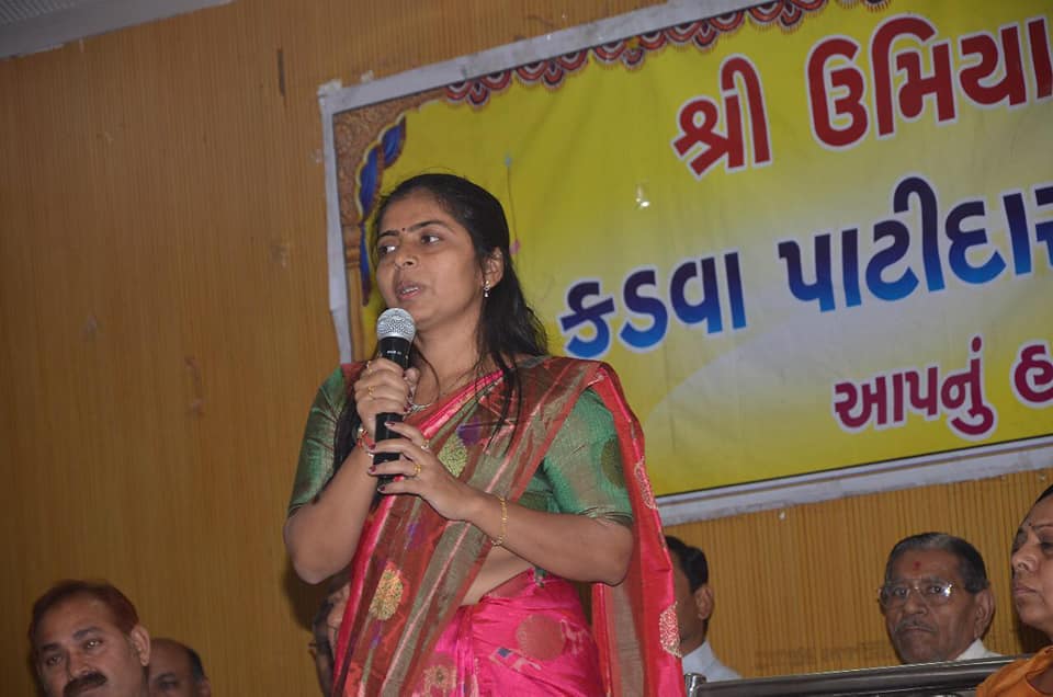 રીટાબેન પટેલે પત્રમાં લખ્યું છે કે પાટનગર યોજનાનાં અલગ અલગ વિભાગો દ્વારા છેલ્લા 3 વર્ષમાં ઘણાં સેક્ટરોના આંતરિક ડામ તેમજ મુખ્ય રસ્તાના રિસર્ફેસિંગ માટે પાલિકા દ્વારા 15 કરોડથી વધારે રૂપિયાનું અનુદાન આપવામાં આવ્યું છે. ચોમાસા દરમિયાન આમાંથી ઘણાં માર્ગોને નુકશાન થયું છે. કૉન્ટ્રાક્ટરોની જવાબદારી છે કે 3 વર્ષ સુધી રિસર્ફેસિંગ અકબંધ રાખે. રીટાબેન પટેલે પત્રમાં લખ્યું છે કે પાટનગર યોજનાનાં અલગ અલગ વિભાગો દ્વારા છેલ્લા 3 વર્ષમાં ઘણાં સેક્ટરોના આંતરિક ડામ તેમજ મુખ્ય રસ્તાના રિસર્ફેસિંગ માટે પાલિકા દ્વારા 15 કરોડથી વધારે રૂપિયાનું અનુદાન આપવામાં આવ્યું છે. ચોમાસા દરમિયાન આમાંથી ઘણાં માર્ગોને નુકશાન થયું છે. કૉન્ટ્રાક્ટરોની જવાબદારી છે કે 3 વર્ષ સુધી રિસર્ફેસિંગ અકબંધ રાખે.