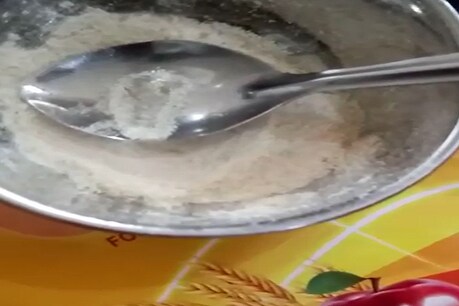 સાવધાન! બાળકોને આપવામાં આવતા દૂધના પાવડરમાંથી નીકળી ઇયળ અને જીવાત સાવધાન! બાળકોને આપવામાં આવતા દૂધના પાવડરમાંથી નીકળી ઇયળ અને જીવાત