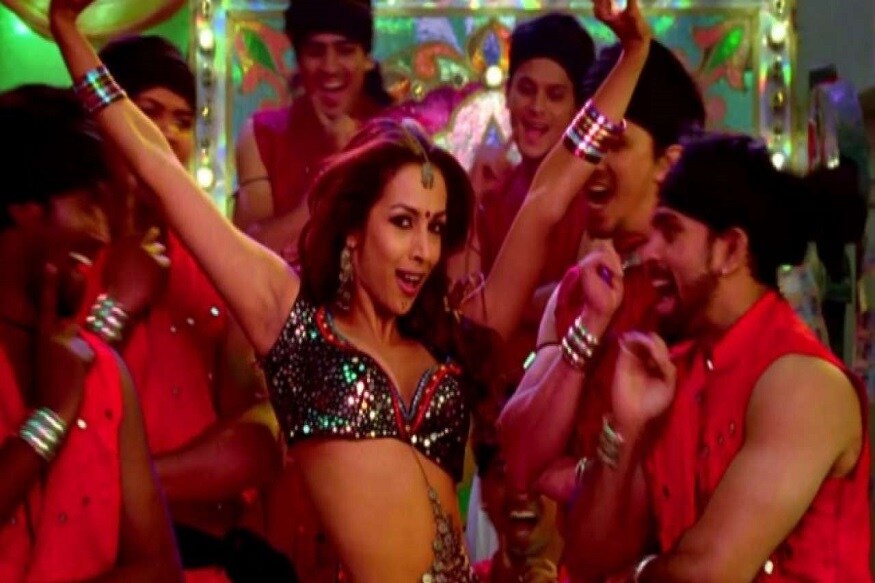 મુન્ની બદનામ હુઈ (Munni Badnaam Huyi) : દબંગનું આ ગીત એટલું ફેમસ થયું કે લોકો ચાલતા ફરતા પણ ગણગણાવતા હતા. મુન્ની બદનામ હુઈ (Munni Badnaam Huyi) : દબંગનું આ ગીત એટલું ફેમસ થયું કે લોકો ચાલતા ફરતા પણ ગણગણાવતા હતા.