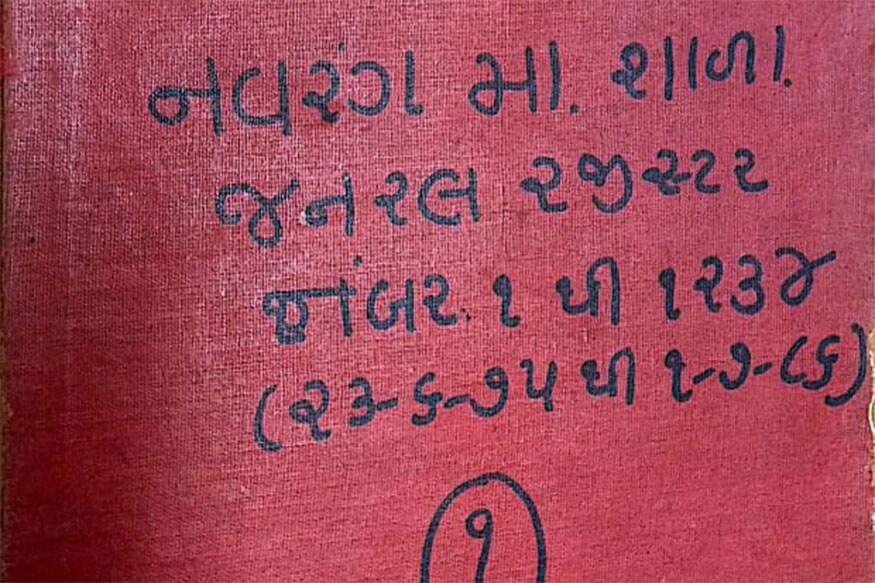 સંજય ટાંક, અમદાવાદ : દેશની સૌથી શક્તિશાળી પાર્ટી ભાજપામાં હાલ પ્રધાનમંત્રી નરેન્દ્ર મોદી પછી બીજા નંબર પર અમિત શાહ આવે છે. આજે (22મી ઓક્ટોબર)ના રોજ કેન્દ્રીય ગૃહમંત્રી અમિત શાહનો જન્મ દિવસ છે. આમ તો અમિત શાહનો જન્મ સમૃદ્ધ પરિવારમાં થયો હતો. તેમના જન્મ દિવસે અમિત શાહે કારકિર્દીના ડગ ક્યાં માંડ્યા હતા? તેમણે અમદાવાદની કઈ શાળામાં શિક્ષણ લીધું? ઉચ્ચ અભ્યાસ માટે કઈ કોલેજમાં અભ્યાસ કર્યો વગેરે જાણવું જરૂરી છે. સંજય ટાંક, અમદાવાદ : દેશની સૌથી શક્તિશાળી પાર્ટી ભાજપામાં હાલ પ્રધાનમંત્રી નરેન્દ્ર મોદી પછી બીજા નંબર પર અમિત શાહ આવે છે. આજે (22મી ઓક્ટોબર)ના રોજ કેન્દ્રીય ગૃહમંત્રી અમિત શાહનો જન્મ દિવસ છે. આમ તો અમિત શાહનો જન્મ સમૃદ્ધ પરિવારમાં થયો હતો. તેમના જન્મ દિવસે અમિત શાહે કારકિર્દીના ડગ ક્યાં માંડ્યા હતા? તેમણે અમદાવાદની કઈ શાળામાં શિક્ષણ લીધું? ઉચ્ચ અભ્યાસ માટે કઈ કોલેજમાં અભ્યાસ કર્યો વગેરે જાણવું જરૂરી છે.