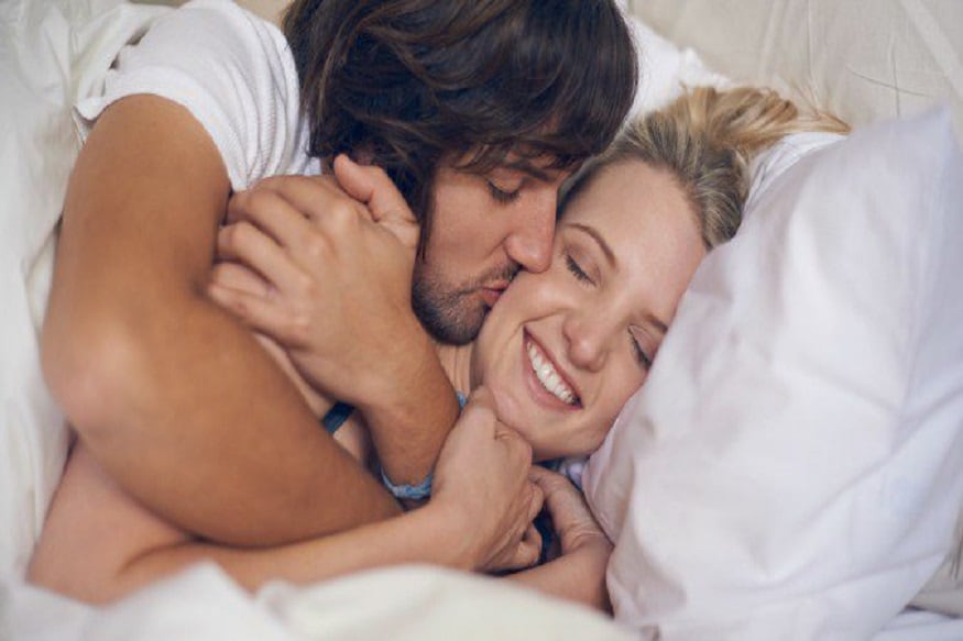 6- સેક્સની ચાહત (sex):<br />સેક્સના મુદ્દાઓ ઉપર મહિલાઓ હજી સુધી ખુલી શકી નથી. પત્ની પોતાની સેક્સની ચાહતને વ્યક્ત નથી કરતી. તે ઇચ્છે છે કે પાર્ટનર જ પહેલ કરે. ઉલ્લેકનિય છે કે, સંકોચવશ તે પોતાની દિલની વાત પાર્ટનર સાથે શૅર નથી કરી શકતી. આવી સ્થિતિમાં જરૂરી છે કે તમે તેની ચાહતને સમજીને નજીક આવો. 6- સેક્સની ચાહત (sex):<br />સેક્સના મુદ્દાઓ ઉપર મહિલાઓ હજી સુધી ખુલી શકી નથી. પત્ની પોતાની સેક્સની ચાહતને વ્યક્ત નથી કરતી. તે ઇચ્છે છે કે પાર્ટનર જ પહેલ કરે. ઉલ્લેકનિય છે કે, સંકોચવશ તે પોતાની દિલની વાત પાર્ટનર સાથે શૅર નથી કરી શકતી. આવી સ્થિતિમાં જરૂરી છે કે તમે તેની ચાહતને સમજીને નજીક આવો.