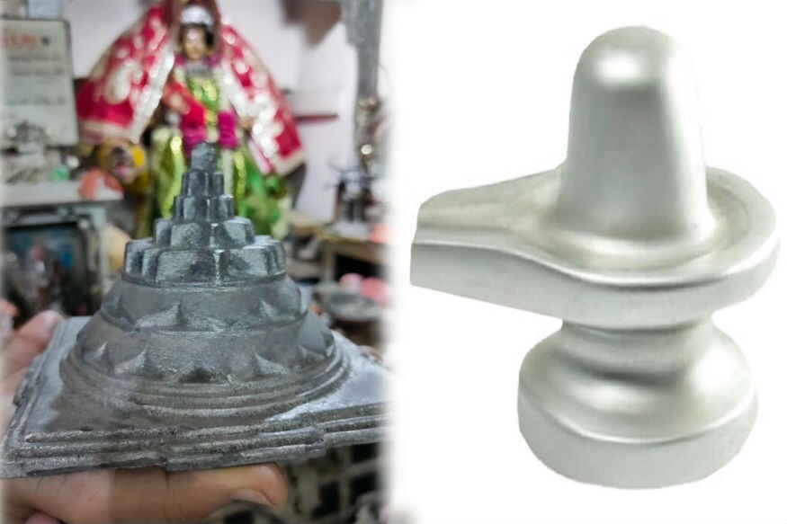 નિરવ મહેતા, અમદાવાદ: દિવાળીનો તહેવાર નજીક છે અને તેમાં પણ ધનતેરસના પવિત્ર દિવસે લક્ષ્મીજી સૌ કોઈના ઘરે આવીને કૃપા વરસાવે તેવું ઈચ્છતા હોય છે. આ ધનતેરસે તમે પણ માલામાલ થઈ શકો છો. સામાન્ય રીતે આપણે આર્થિક સ્થિતિની ચિંતા કરતા જ હોઈએ છીએ. તમને પણ જો કોઈ આર્થિક સમસ્યા સતાવતી હોય તો આજે જાણી લો તેનો સચોટ ઉપાય. તમારી આર્થિક સ્થિતિમાં વૃદ્ધિની સાથો સાથ તિજોરી પણ છલોછલ રહેશે. શાસ્ત્રો પ્રમાણે પારદની આ વસ્તુઓથી અનેક લાભ થતા હોવાની વાત આપણે સાંભળી છે. જો તમે પણ તમારી પાસે પારદની આ 2 વસ્તુઓ રાખશો તો આપના જીવનમાં પણ સતત ધનલાભ થતો જ રહેશે. તમારા જીવનની તમામ આર્થિક મુશ્કેલી દૂર થઈ જશે. પારદની આ વસ્તુ રાખવાથી ક્યારેય આર્થિક મુશ્કેલીનો ડર નહીં રહે. નિરવ મહેતા, અમદાવાદ: દિવાળીનો તહેવાર નજીક છે અને તેમાં પણ ધનતેરસના પવિત્ર દિવસે લક્ષ્મીજી સૌ કોઈના ઘરે આવીને કૃપા વરસાવે તેવું ઈચ્છતા હોય છે. આ ધનતેરસે તમે પણ માલામાલ થઈ શકો છો. સામાન્ય રીતે આપણે આર્થિક સ્થિતિની ચિંતા કરતા જ હોઈએ છીએ. તમને પણ જો કોઈ આર્થિક સમસ્યા સતાવતી હોય તો આજે જાણી લો તેનો સચોટ ઉપાય. તમારી આર્થિક સ્થિતિમાં વૃદ્ધિની સાથો સાથ તિજોરી પણ છલોછલ રહેશે. શાસ્ત્રો પ્રમાણે પારદની આ વસ્તુઓથી અનેક લાભ થતા હોવાની વાત આપણે સાંભળી છે. જો તમે પણ તમારી પાસે પારદની આ 2 વસ્તુઓ રાખશો તો આપના જીવનમાં પણ સતત ધનલાભ થતો જ રહેશે. તમારા જીવનની તમામ આર્થિક મુશ્કેલી દૂર થઈ જશે. પારદની આ વસ્તુ રાખવાથી ક્યારેય આર્થિક મુશ્કેલીનો ડર નહીં રહે.
