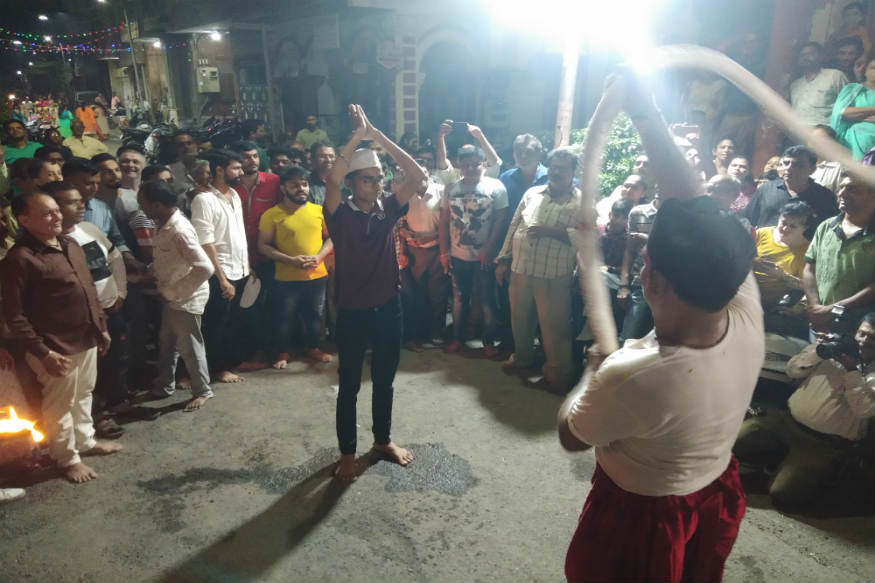 પ્રસાદનું મહત્વ સમજાવતા મંદિરના પૂજારી કહે છે, 'શ્રદ્ધાળુઓને ગોરમાતા પ્રત્યે ભારે શ્રદ્ધા છે.જોકે કોરડા મારતા પહેલા ખીચડો મંદિરમાંથી નીકળે છે આ પ્રસાદ લૂંટવામાં આવે છે ખીચડામાં રહેલ જવ લોકો પોતાની તિજોરીમાં મૂકે તો બરકત થાય છે જેને લઈને આ મંદિર માં સાતમ ની અનેરી મહિમા છે.' પ્રસાદનું મહત્વ સમજાવતા મંદિરના પૂજારી કહે છે, 'શ્રદ્ધાળુઓને ગોરમાતા પ્રત્યે ભારે શ્રદ્ધા છે.જોકે કોરડા મારતા પહેલા ખીચડો મંદિરમાંથી નીકળે છે આ પ્રસાદ લૂંટવામાં આવે છે ખીચડામાં રહેલ જવ લોકો પોતાની તિજોરીમાં મૂકે તો બરકત થાય છે જેને લઈને આ મંદિર માં સાતમ ની અનેરી મહિમા છે.'