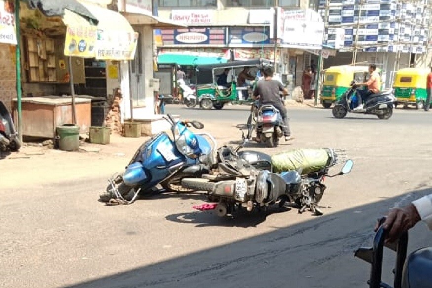 કિશોર કાર લઇને નીકળ્યો પછી અકસ્માતની હારમાળા સર્જી હતી. જેની જાણ પોલીસને થતાં તેમણે કિશોરનો પીછો કર્યા બાદ તેને ઝડપી પાડ્યો હતો. કિશોર કાર લઇને નીકળ્યો પછી અકસ્માતની હારમાળા સર્જી હતી. જેની જાણ પોલીસને થતાં તેમણે કિશોરનો પીછો કર્યા બાદ તેને ઝડપી પાડ્યો હતો.
