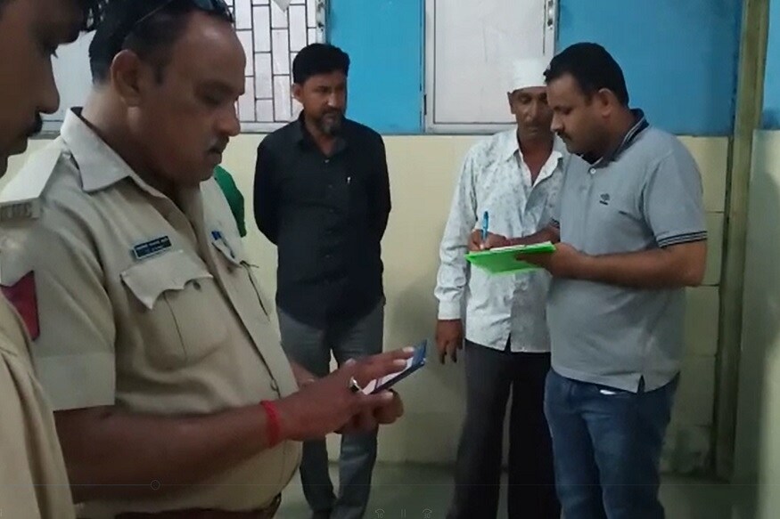 જેનાથી 3 લોકોનાં મોત ઘટનાસ્થળે જ નીપજ્યાં હતાં. ઘટનાને પગલે આસપાસના વાહન ચાલકો એકત્ર થઇ ગયા હતા. તરત જ 108 એમ્બ્યુલન્સને જાણ કરી દીધી હતી જેનાથી 3 લોકોનાં મોત ઘટનાસ્થળે જ નીપજ્યાં હતાં. ઘટનાને પગલે આસપાસના વાહન ચાલકો એકત્ર થઇ ગયા હતા. તરત જ 108 એમ્બ્યુલન્સને જાણ કરી દીધી હતી