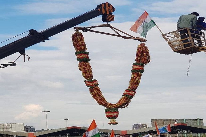 મની લોન્ડરિંગ કેશમાં ડીકે શિવકુમારને દિલ્હી હાઇકોર્ટે (delhi high court) 23 ઑક્ટોબરે જામીન આપ્યા હતા. કોર્ટે તેમને 25 લાખ રૂપિયાના બોન્ડ ભરવાનો આદેશ કર્યો છે. દિલ્હી હાઇકોર્ટે તેમને વિદેશ ન જવા માટે પણ આદેશ કર્યો છે. શિવકુમારની મની લોન્ડરિંગ કેસમાં (money laundering case) ઇડીએ 3 સેપ્ટેમ્બરે ધરપકડ કરી હતી. ઇડી આ મામલામાં તપાસ કરી રહી છે. મની લોન્ડરિંગ કેશમાં ડીકે શિવકુમારને દિલ્હી હાઇકોર્ટે (delhi high court) 23 ઑક્ટોબરે જામીન આપ્યા હતા. કોર્ટે તેમને 25 લાખ રૂપિયાના બોન્ડ ભરવાનો આદેશ કર્યો છે. દિલ્હી હાઇકોર્ટે તેમને વિદેશ ન જવા માટે પણ આદેશ કર્યો છે. શિવકુમારની મની લોન્ડરિંગ કેસમાં (money laundering case) ઇડીએ 3 સેપ્ટેમ્બરે ધરપકડ કરી હતી. ઇડી આ મામલામાં તપાસ કરી રહી છે.