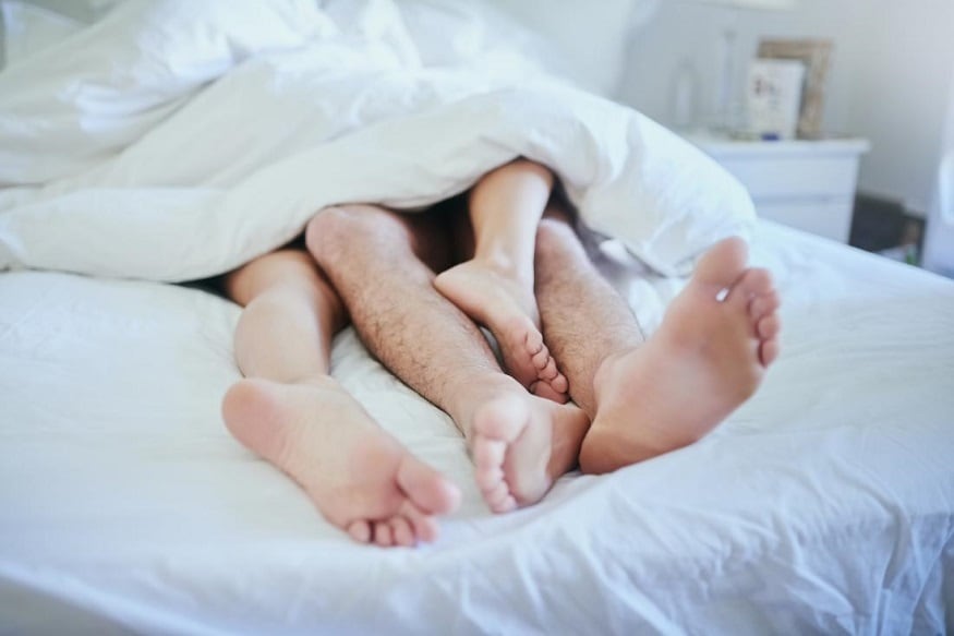 ન્યૂઝ18ગુજરાતીઃ પહેલીવાર સેક્સ (First time sex) કરવાનો અનુભવ એકદમ યૂનિક અને અલગ હોય છે. આ દરેક વ્યક્તિ માટે અલગ અલગ પ્રકારના અનુભવ હોય છે. કોઇના માટે ઑકવર્ડ એટલે કે બિલકુલ અજીબ તો કોઇના માટે એકદમ જબરદસ્ત હોય છે. પરંતુ એક પ્રશ્નનો લાંબા સમયથી મોટાભાગના લોકોના મનમાં છે કે શું મહિલાઓ અને પુરુષો માટે ફર્સ્ટ ટાઇમ સેક્સનો અનુભવ એક જેવો હોય છે? ન્યૂઝ18ગુજરાતીઃ પહેલીવાર સેક્સ (First time sex) કરવાનો અનુભવ એકદમ યૂનિક અને અલગ હોય છે. આ દરેક વ્યક્તિ માટે અલગ અલગ પ્રકારના અનુભવ હોય છે. કોઇના માટે ઑકવર્ડ એટલે કે બિલકુલ અજીબ તો કોઇના માટે એકદમ જબરદસ્ત હોય છે. પરંતુ એક પ્રશ્નનો લાંબા સમયથી મોટાભાગના લોકોના મનમાં છે કે શું મહિલાઓ અને પુરુષો માટે ફર્સ્ટ ટાઇમ સેક્સનો અનુભવ એક જેવો હોય છે?