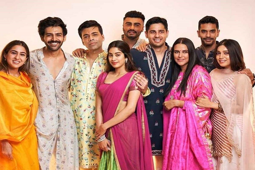 ન્યૂઝ18ગુજરાતીઃ દિવાળી 2019 (Diwali 2019)ના સુભ પ્રસંગે બૉલિવૂડના મશહૂર નિર્માતા-નિર્દેશક (Bollywoods famous producer-director)કરણ જોહર (Karan Johar)એ ભવ્ય પૂજાનું આયોજન કર્યું હતું. જેમાં તેમના નજીકના સ્ટાર્સે હાજરી આપી હતી. કરણ જોહરની દિવાળી પૂજામાં ખાસ કરીને સારા અલી ખાન (Sara Ali Khan), વરુણ ધવન (Varun Dhawan), જાન્હવી કપૂર (Janhvi Kapoor), અર્જૂન કપૂર (Arjun Kapoor), નેહા ધૂપિયા (Neha Dhupia) સિદ્ધાર્થ મલ્હોત્રા, ભૂમિ પેડનેકર, વિક્કી કૌશલ, કાર્તિક આર્યન, અનન્યા પાંડે, કિયારા અડવાણી, અંગદ બેદી અને અનિલ કપૂર (Anil kapoor) હાજર રહ્યા હતા. ન્યૂઝ18ગુજરાતીઃ દિવાળી 2019 (Diwali 2019)ના સુભ પ્રસંગે બૉલિવૂડના મશહૂર નિર્માતા-નિર્દેશક (Bollywoods famous producer-director)કરણ જોહર (Karan Johar)એ ભવ્ય પૂજાનું આયોજન કર્યું હતું. જેમાં તેમના નજીકના સ્ટાર્સે હાજરી આપી હતી. કરણ જોહરની દિવાળી પૂજામાં ખાસ કરીને સારા અલી ખાન (Sara Ali Khan), વરુણ ધવન (Varun Dhawan), જાન્હવી કપૂર (Janhvi Kapoor), અર્જૂન કપૂર (Arjun Kapoor), નેહા ધૂપિયા (Neha Dhupia) સિદ્ધાર્થ મલ્હોત્રા, ભૂમિ પેડનેકર, વિક્કી કૌશલ, કાર્તિક આર્યન, અનન્યા પાંડે, કિયારા અડવાણી, અંગદ બેદી અને અનિલ કપૂર (Anil kapoor) હાજર રહ્યા હતા.