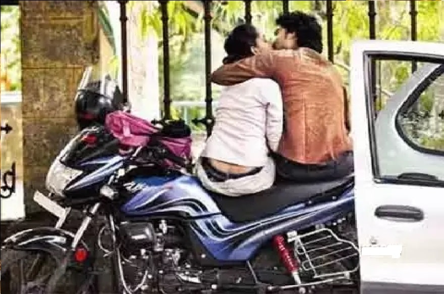 શું તમે પણ પ્રેમ છો? શું તમે પણ કોઈને અનહદ પ્રેમ કરો છો? શું તમારે પણ ગર્લફ્રેન્ડ કે બોયફ્રેન્ડ છે? તો જરાક સાચવજો.. શું તમે પણ પ્રેમ છો? શું તમે પણ કોઈને અનહદ પ્રેમ કરો છો? શું તમારે પણ ગર્લફ્રેન્ડ કે બોયફ્રેન્ડ છે? તો જરાક સાચવજો..