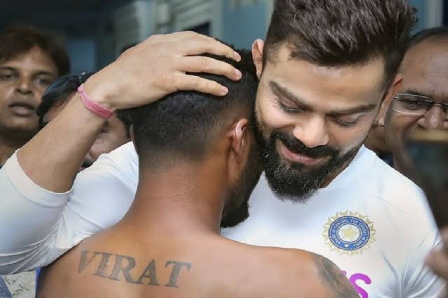 વિરાટ કોહલી (Virat Kohli) ના દુનિયામાં કરોડો પ્રશંસકો છે. જોકે વિશાખાપટ્ટનમમાં તેની મુલાકાત પોતાના સૌથી સ્પેશ્યલ પ્રશંસક સાથે થઈ હતી. વિરાટ કોહલીના આ પ્રશંસકનું નામ પિન્ટુ બેહરા (Pintu Behera) છે અને આ વ્યક્તિને તેનો સૌથી મોટો પ્રશંસક માનવામાં આવે તો અતિશયોક્તિ ગણાશે નહીં. વિરાટ કોહલી (Virat Kohli) ના દુનિયામાં કરોડો પ્રશંસકો છે. જોકે વિશાખાપટ્ટનમમાં તેની મુલાકાત પોતાના સૌથી સ્પેશ્યલ પ્રશંસક સાથે થઈ હતી. વિરાટ કોહલીના આ પ્રશંસકનું નામ પિન્ટુ બેહરા (Pintu Behera) છે અને આ વ્યક્તિને તેનો સૌથી મોટો પ્રશંસક માનવામાં આવે તો અતિશયોક્તિ ગણાશે નહીં.