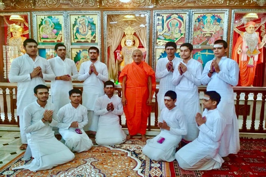 આવા અનુપમેય શ્રી સ્વામિનારાયણ મંદિર, દિલ્હીનો ૪૧મો વાર્ષિક પાટોત્સવ શ્રી સ્વામિનારાયણ ગાદીના આચાર્ય પુરુષોત્તમપ્રિયદાસજી સ્વામીજી મહારાજ તથા સંતો ભક્તોની ઉપસ્થિતિમાં પરમ ઉલ્લાસભેર ઉજવવામાં આવ્યો હતો. જેમાં દેશ-વિદેશના અનેક હરિભક્તો ઉપસ્થિત રહ્યા હતા. પાટોત્સવની પૂર્વ સંધ્યાએ કીર્તન ભક્તિનું આયોજન કરવામાં આવ્યું હતું તેમજ ભૂદેવો - બ્રહ્મકુમારોએ વેદ ઋચાઓનું ગાન કર્યું હતું. પ્રોત્સાહન આર્થિક સહયોગ પણ આપવામાં આવ્યો હતો. આ પ્રસંગે જીવનપ્રાણ અબજીબાપાશ્રીની વાતોની સમૂહ પારાયણો, અન્નકૂટ દર્શન, આશીર્વાદ વગેરે અધ્યાત્મ સભર કાર્યક્રમોનું આયોજન કરવામાં આવ્યું હતું. આવા અનુપમેય શ્રી સ્વામિનારાયણ મંદિર, દિલ્હીનો ૪૧મો વાર્ષિક પાટોત્સવ શ્રી સ્વામિનારાયણ ગાદીના આચાર્ય પુરુષોત્તમપ્રિયદાસજી સ્વામીજી મહારાજ તથા સંતો ભક્તોની ઉપસ્થિતિમાં પરમ ઉલ્લાસભેર ઉજવવામાં આવ્યો હતો. જેમાં દેશ-વિદેશના અનેક હરિભક્તો ઉપસ્થિત રહ્યા હતા. પાટોત્સવની પૂર્વ સંધ્યાએ કીર્તન ભક્તિનું આયોજન કરવામાં આવ્યું હતું તેમજ ભૂદેવો - બ્રહ્મકુમારોએ વેદ ઋચાઓનું ગાન કર્યું હતું. પ્રોત્સાહન આર્થિક સહયોગ પણ આપવામાં આવ્યો હતો. આ પ્રસંગે જીવનપ્રાણ અબજીબાપાશ્રીની વાતોની સમૂહ પારાયણો, અન્નકૂટ દર્શન, આશીર્વાદ વગેરે અધ્યાત્મ સભર કાર્યક્રમોનું આયોજન કરવામાં આવ્યું હતું.