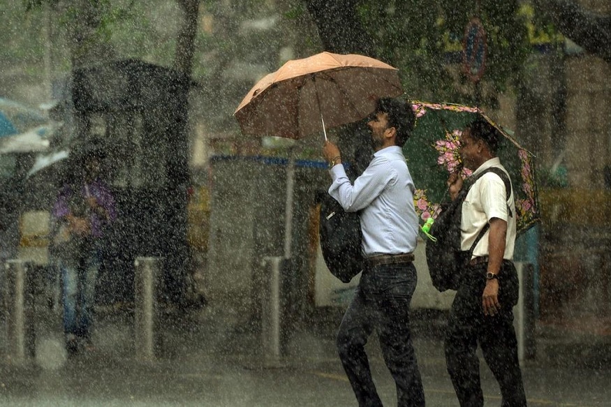 ન્યૂઝ18 ગુજરાતી : આ ચોમાસામાં (Monsoon) વરસાદે માઝા મુકી હતી ત્યારે હજી બે દિવસ મેઘરાજાની (Rainfall) સવારી પાછી આવી શકે છે. અરબી સમુદ્રમાં અપર એર સાયક્લોનિક સર્ક્યુલેશનને કારણે દક્ષિણ ગુજરાત (South Gujarat) સહિત સૌરાષ્ટ્રનાં (Saurastra) અનેક વિસ્તારોમાં પવન સાથે વરસાદ પડી શકે છે. ન્યૂઝ18 ગુજરાતી : આ ચોમાસામાં (Monsoon) વરસાદે માઝા મુકી હતી ત્યારે હજી બે દિવસ મેઘરાજાની (Rainfall) સવારી પાછી આવી શકે છે. અરબી સમુદ્રમાં અપર એર સાયક્લોનિક સર્ક્યુલેશનને કારણે દક્ષિણ ગુજરાત (South Gujarat) સહિત સૌરાષ્ટ્રનાં (Saurastra) અનેક વિસ્તારોમાં પવન સાથે વરસાદ પડી શકે છે.