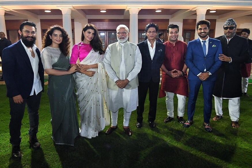 ફિલ્મ ઇન્ડસ્ટ્રીઝમાંથી (Film Industries) આમિર ખાન (Aamir Khan), શાહરુખ ખાન (Shah Rukh Khan), રાજકુમાર હિરાની (Rajkumar Hirani), આનંદ એલ રાય (Anand L Rai), કંગના રનૌટ( Kangana Ranaut), એકતા કપૂર (Ekta Kapoor), સોનમ કપૂર ( Sonam Kapoor) સાથે છન્નુ લાલ મિશ્રા પણ ઉપસ્થિત હતા. ફિલ્મ ઇન્ડસ્ટ્રીઝમાંથી (Film Industries) આમિર ખાન (Aamir Khan), શાહરુખ ખાન (Shah Rukh Khan), રાજકુમાર હિરાની (Rajkumar Hirani), આનંદ એલ રાય (Anand L Rai), કંગના રનૌટ( Kangana Ranaut), એકતા કપૂર (Ekta Kapoor), સોનમ કપૂર ( Sonam Kapoor) સાથે છન્નુ લાલ મિશ્રા પણ ઉપસ્થિત હતા.