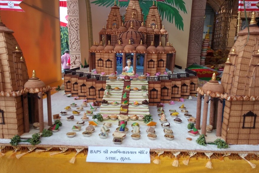 10 દિવસની મહેનતના અંતે આ મંદિર તૈયાર થયું હતું. મંદિરમાં અલગ અલગ કંપનીના બિસ્કિટ, જેમ કે પારલેજી, મેરિગોલ્ડ, ચોકો પાય, જેવી કંપનીના 1500થી વધુ બિસ્કિટ આ મંદિર બનાવવામાં વપરાયા હતા. 10 દિવસની મહેનતના અંતે આ મંદિર તૈયાર થયું હતું. મંદિરમાં અલગ અલગ કંપનીના બિસ્કિટ, જેમ કે પારલેજી, મેરિગોલ્ડ, ચોકો પાય, જેવી કંપનીના 1500થી વધુ બિસ્કિટ આ મંદિર બનાવવામાં વપરાયા હતા.