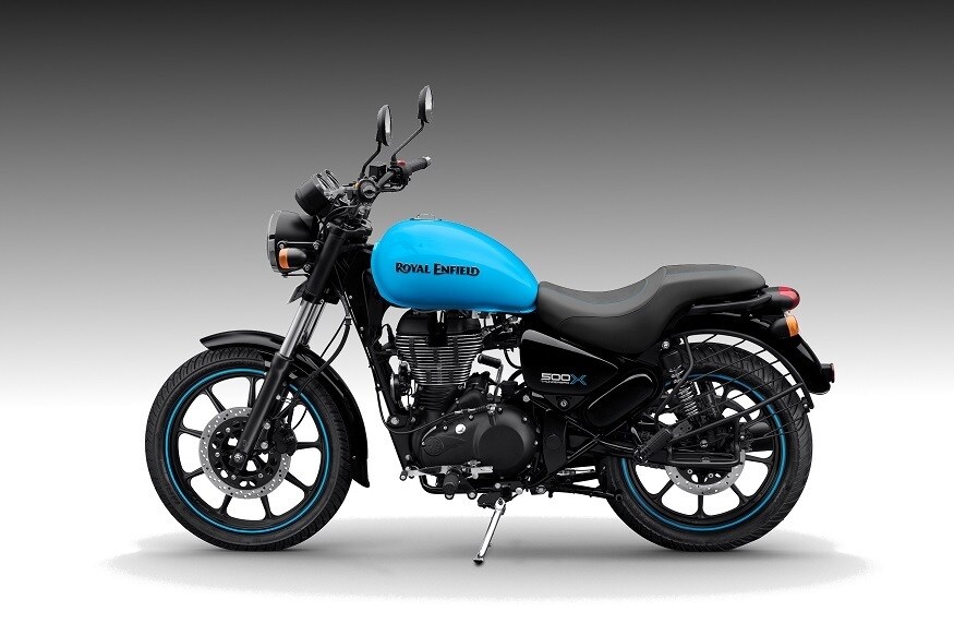 નવી દિલ્હી: રૉયલ એનફિલ્ડ (Royal Enfield)પોતાની લોકપ્રિય બાઈક ક્લાસિક, બુલેટ અને થંડરબર્ડ અંગે મોટું પગલું ભરવા જઈ રહી છે. કંપની આ બાઈકોના 500cc મૉડલો બંધ કરી શકે છે. લાઈવમીન્ટના રીપોર્ટ પ્રમાણે રૉયલ એનફિલ્ડ Classic 500cc, Bullet 500cc અને Thunderbird 500cc બાઈકોને આગામી વર્ષ એટલે કે 2020ની શરૂઆતમાં બંધ કરી શકે છે. નવી દિલ્હી: રૉયલ એનફિલ્ડ (Royal Enfield)પોતાની લોકપ્રિય બાઈક ક્લાસિક, બુલેટ અને થંડરબર્ડ અંગે મોટું પગલું ભરવા જઈ રહી છે. કંપની આ બાઈકોના 500cc મૉડલો બંધ કરી શકે છે. લાઈવમીન્ટના રીપોર્ટ પ્રમાણે રૉયલ એનફિલ્ડ Classic 500cc, Bullet 500cc અને Thunderbird 500cc બાઈકોને આગામી વર્ષ એટલે કે 2020ની શરૂઆતમાં બંધ કરી શકે છે.